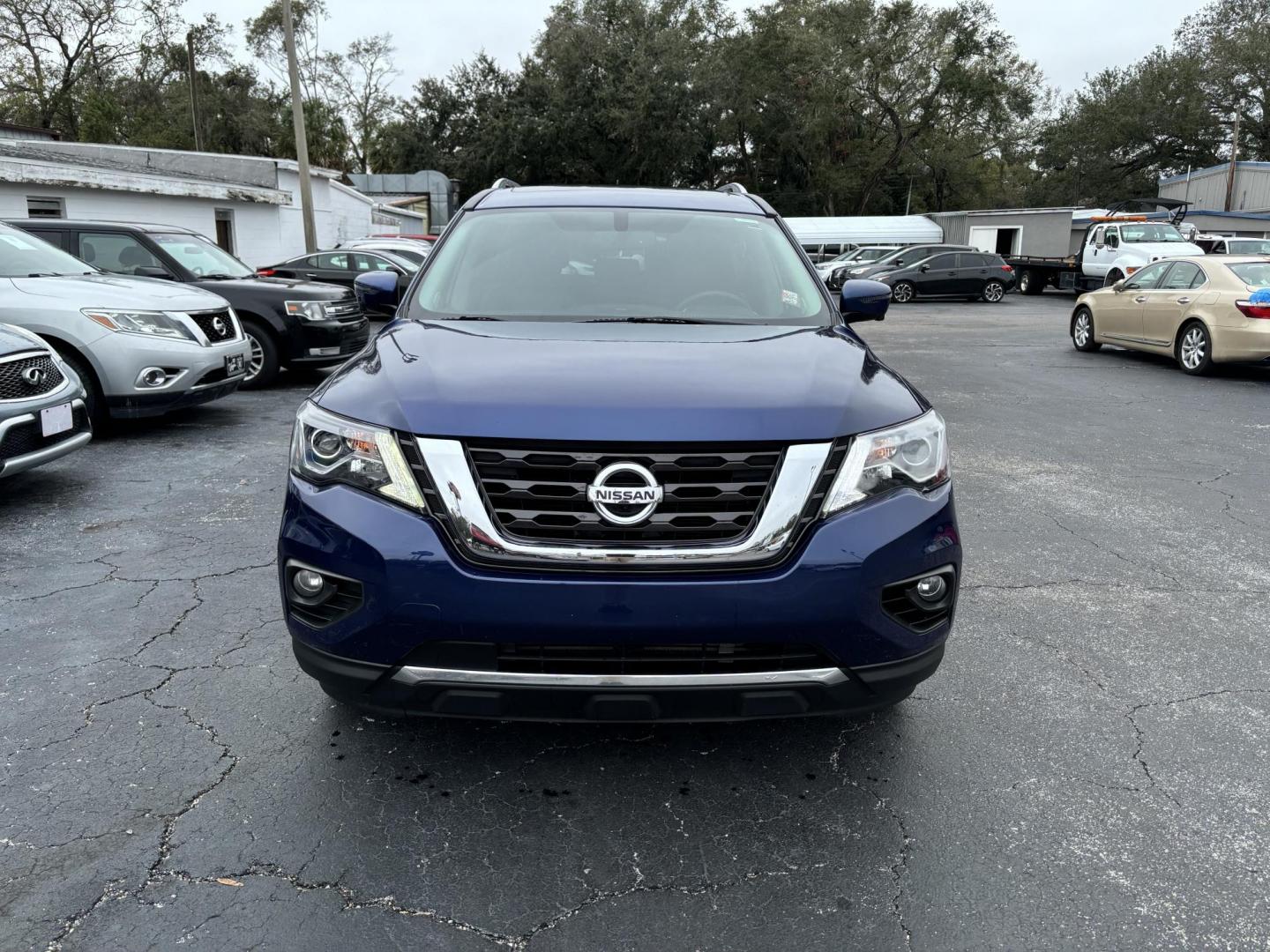 2018 Nissan Pathfinder S 2WD (5N1DR2MN6JC) with an 3.5L V6 DOHC 24V engine, CVT transmission, located at 6112 N Florida Avenue, Tampa, FL, 33604, (888) 521-5131, 27.954929, -82.459534 - Photo#1