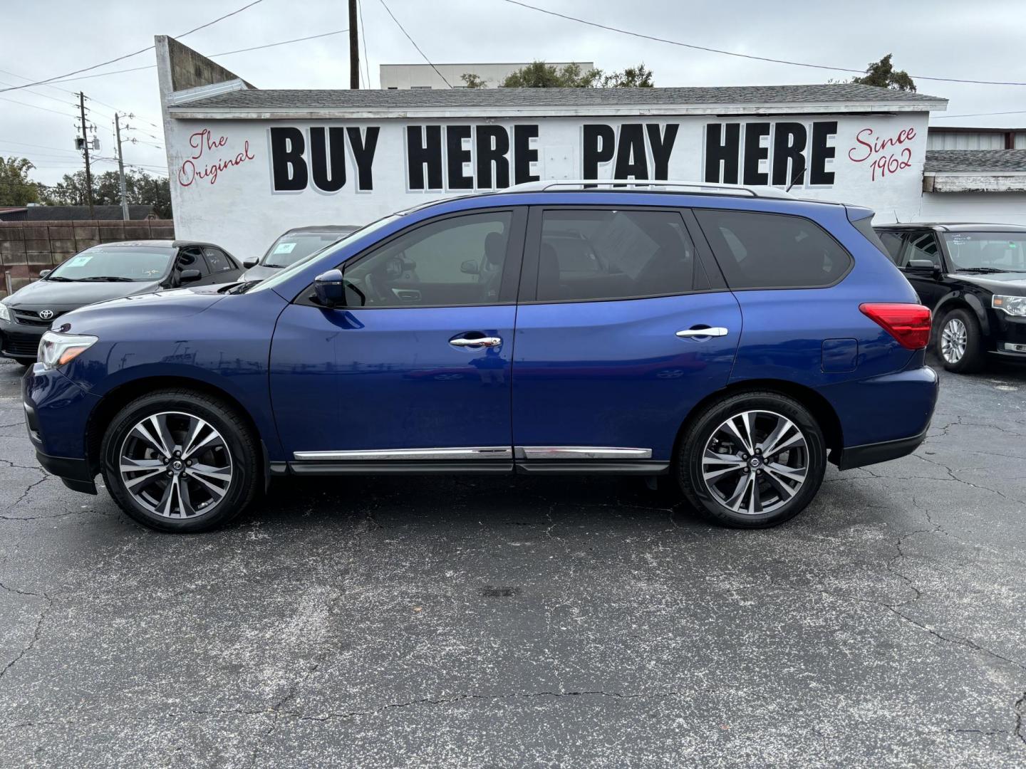 2018 Nissan Pathfinder S 2WD (5N1DR2MN6JC) with an 3.5L V6 DOHC 24V engine, CVT transmission, located at 6112 N Florida Avenue, Tampa, FL, 33604, (888) 521-5131, 27.954929, -82.459534 - Photo#0