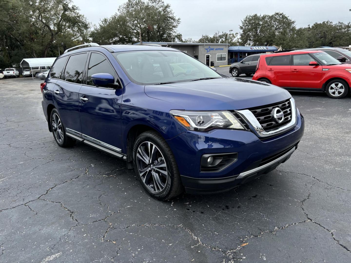 2018 Nissan Pathfinder S 2WD (5N1DR2MN6JC) with an 3.5L V6 DOHC 24V engine, CVT transmission, located at 6112 N Florida Avenue, Tampa, FL, 33604, (888) 521-5131, 27.954929, -82.459534 - Photo#2