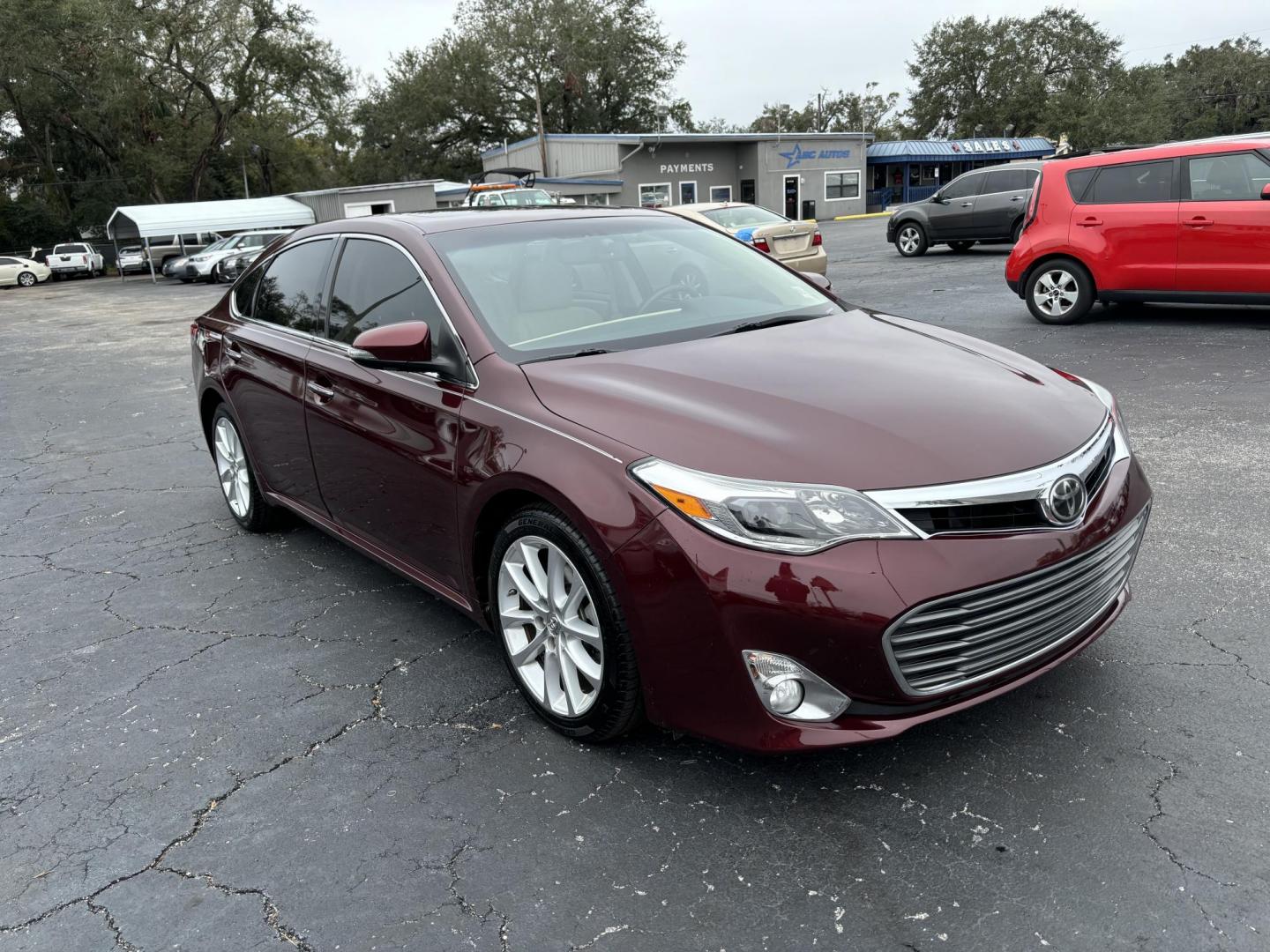 2014 Toyota Avalon XLE (4T1BK1EB6EU) with an 3.5L V6 DOHC 24V engine, 6-Speed Automatic transmission, located at 6112 N Florida Avenue, Tampa, FL, 33604, (888) 521-5131, 27.954929, -82.459534 - Photo#3