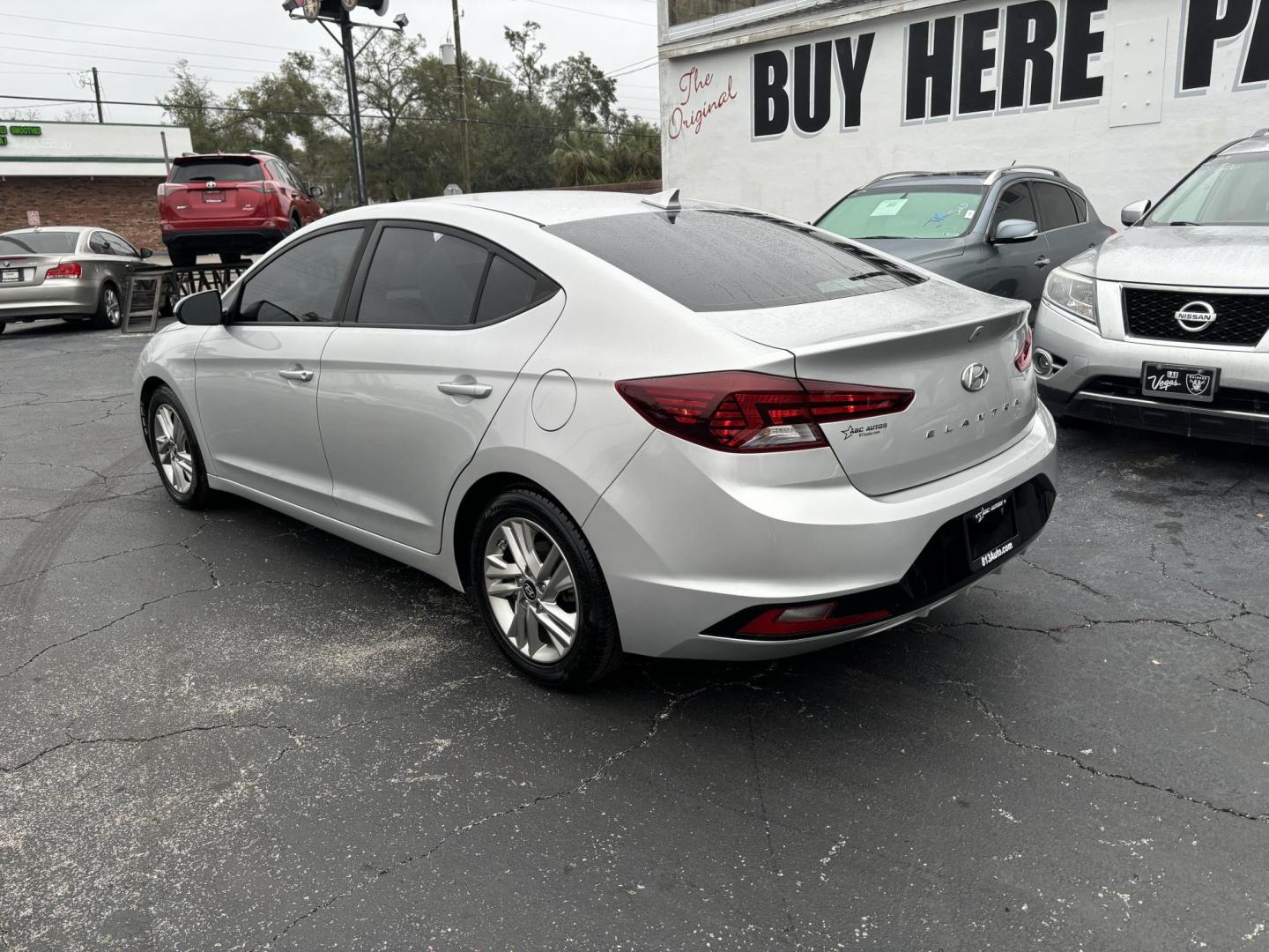 2019 Hyundai Elantra Limited (5NPD84LF6KH) with an 1.8L L4 DOHC 16V engine, 6A transmission, located at 6112 N Florida Avenue, Tampa, FL, 33604, (888) 521-5131, 27.954929, -82.459534 - Photo#4