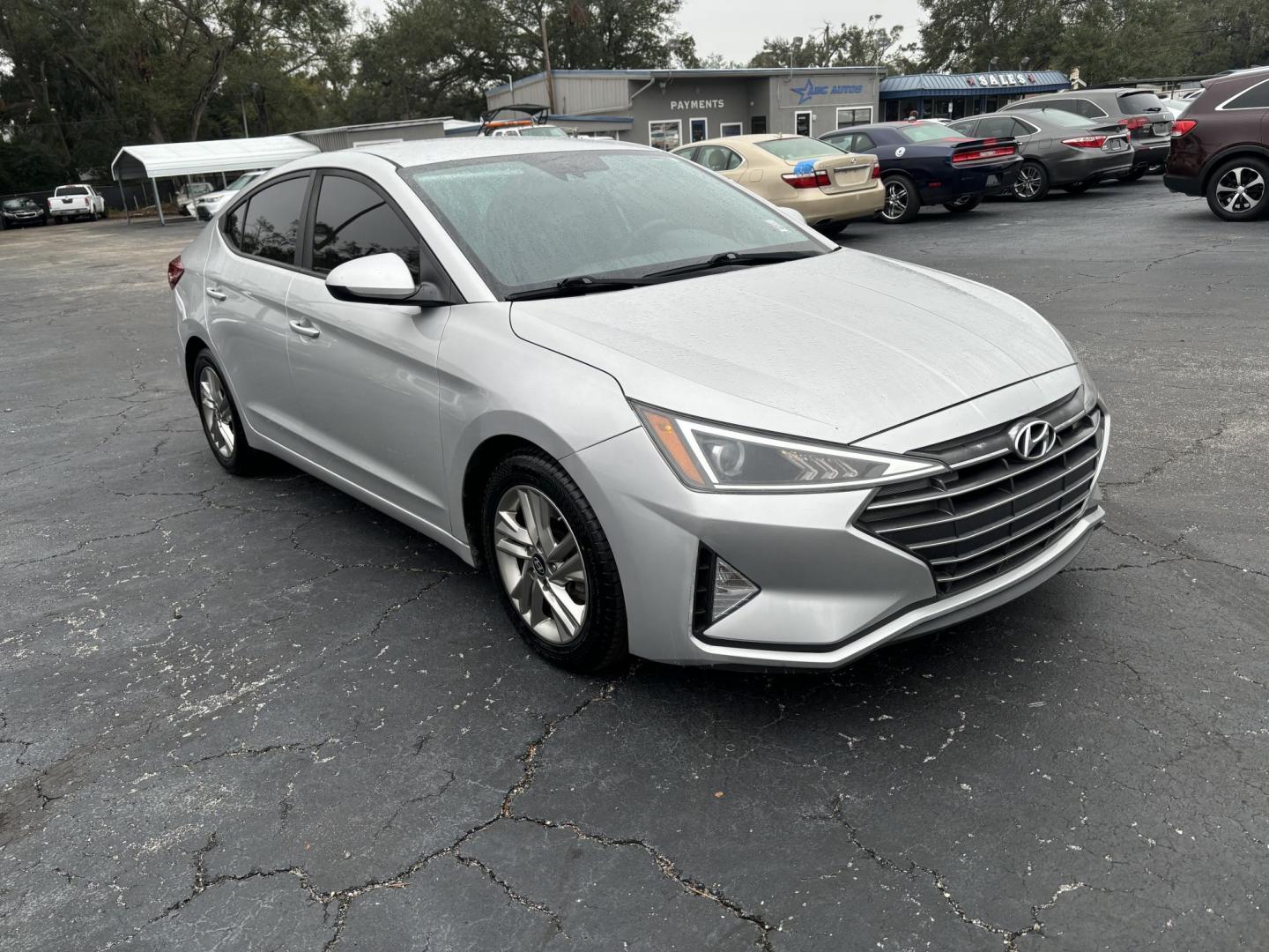 2019 Hyundai Elantra Limited (5NPD84LF6KH) with an 1.8L L4 DOHC 16V engine, 6A transmission, located at 6112 N Florida Avenue, Tampa, FL, 33604, (888) 521-5131, 27.954929, -82.459534 - Photo#3