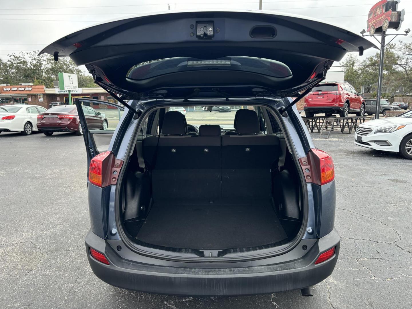 2014 Toyota RAV4 XLE FWD (2T3WFREV1EW) with an 2.5L L4 DOHC 16V engine, 6-Speed Automatic transmission, located at 6112 N Florida Avenue, Tampa, FL, 33604, (888) 521-5131, 27.954929, -82.459534 - Photo#7