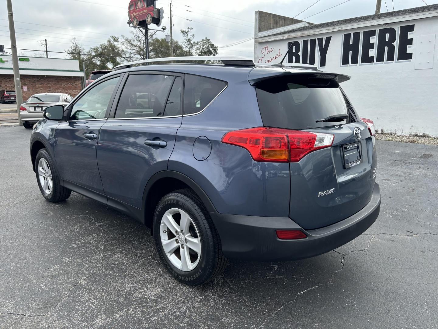 2014 Toyota RAV4 XLE FWD (2T3WFREV1EW) with an 2.5L L4 DOHC 16V engine, 6-Speed Automatic transmission, located at 6112 N Florida Avenue, Tampa, FL, 33604, (888) 521-5131, 27.954929, -82.459534 - Photo#4