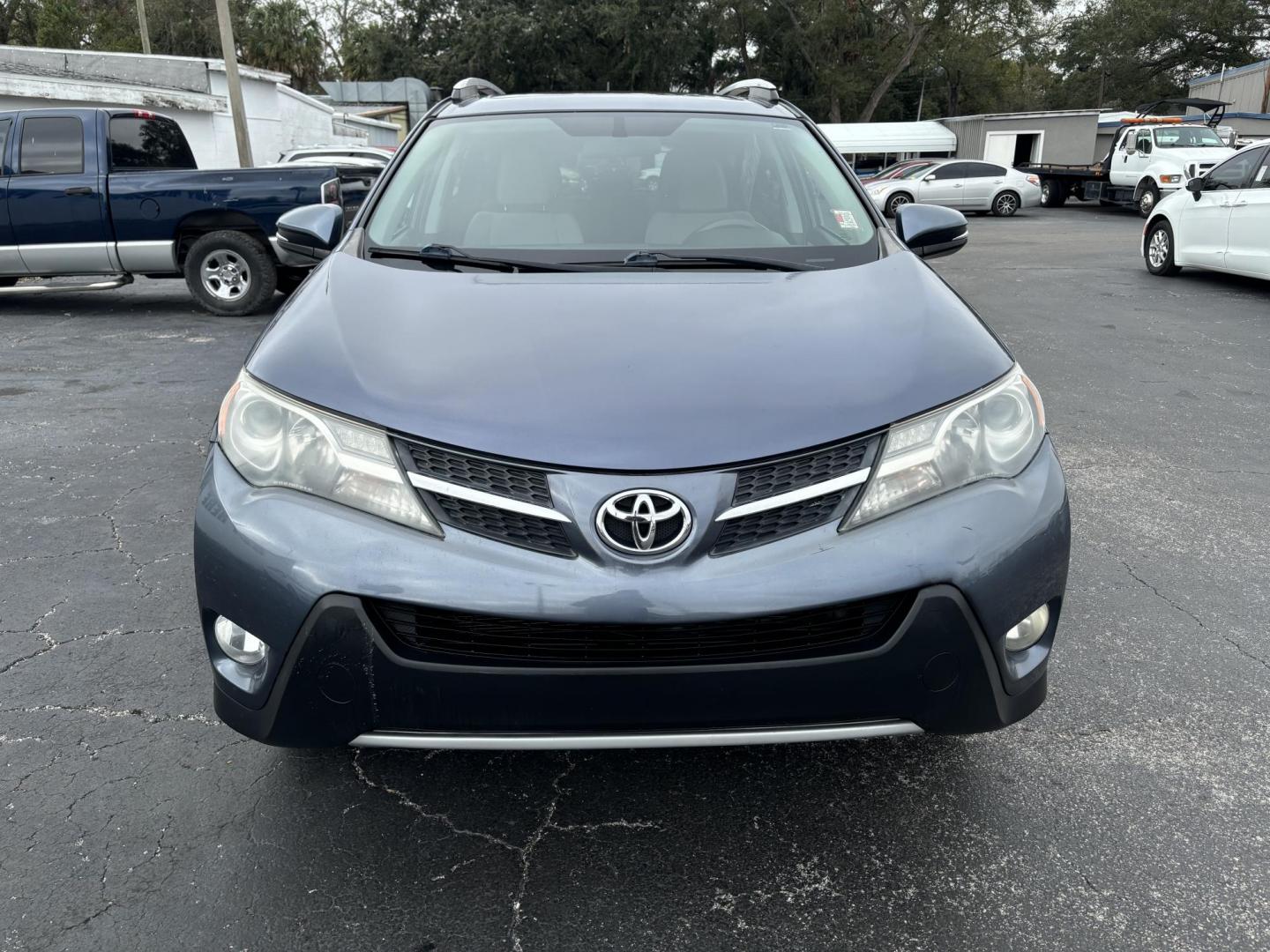 2014 Toyota RAV4 XLE FWD (2T3WFREV1EW) with an 2.5L L4 DOHC 16V engine, 6-Speed Automatic transmission, located at 6112 N Florida Avenue, Tampa, FL, 33604, (888) 521-5131, 27.954929, -82.459534 - Photo#1