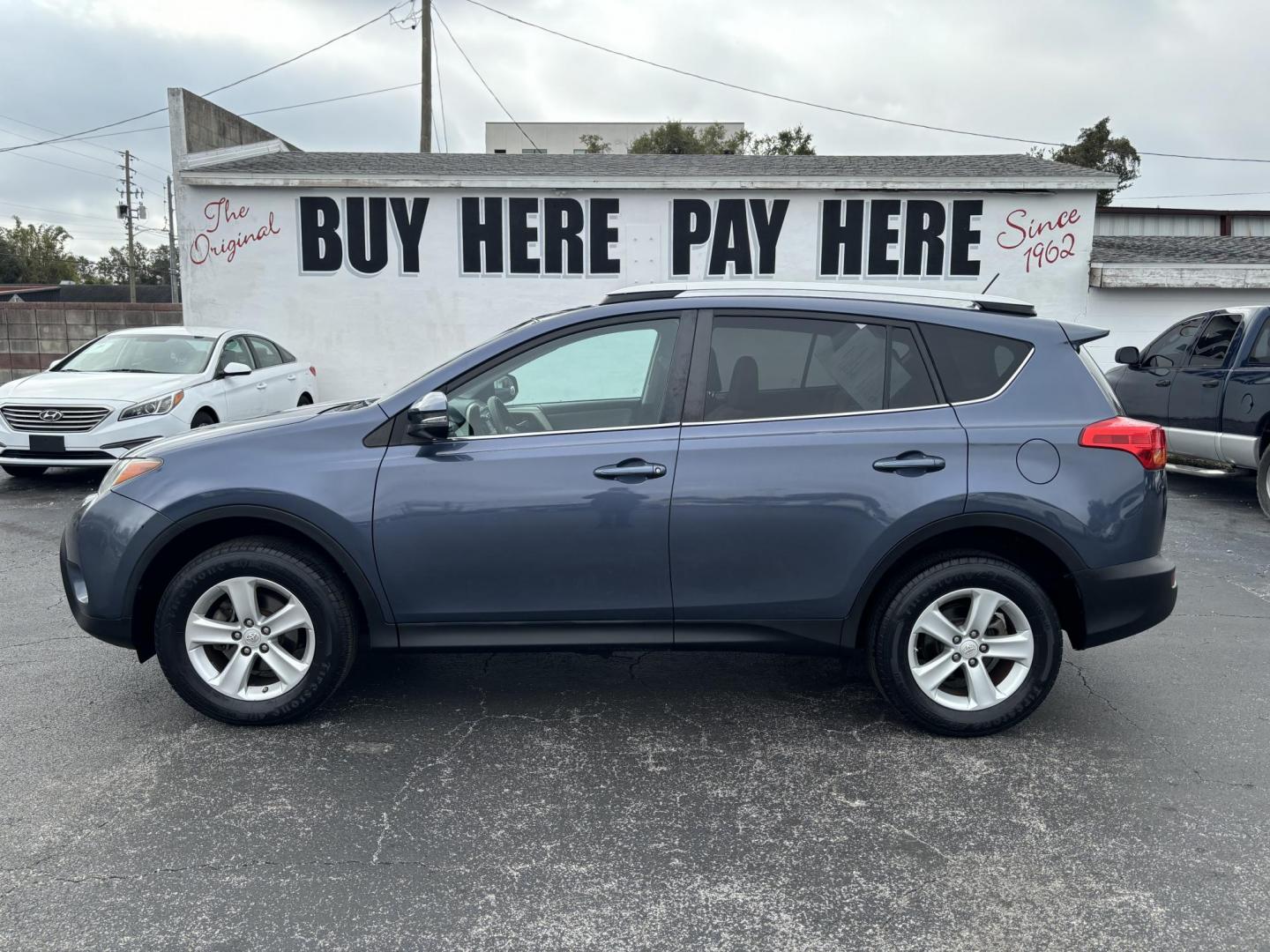 2014 Toyota RAV4 XLE FWD (2T3WFREV1EW) with an 2.5L L4 DOHC 16V engine, 6-Speed Automatic transmission, located at 6112 N Florida Avenue, Tampa, FL, 33604, (888) 521-5131, 27.954929, -82.459534 - Photo#0