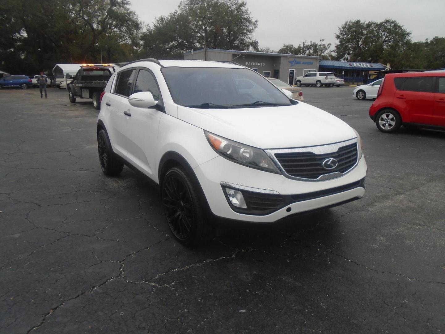 2012 Kia Sportage EX FWD (KNDPC3A26C7) with an 2.4L V6 DOHC 24V engine, 6-Speed Automatic transmission, located at 6112 N Florida Avenue, Tampa, FL, 33604, (888) 521-5131, 27.954929, -82.459534 - Photo#3