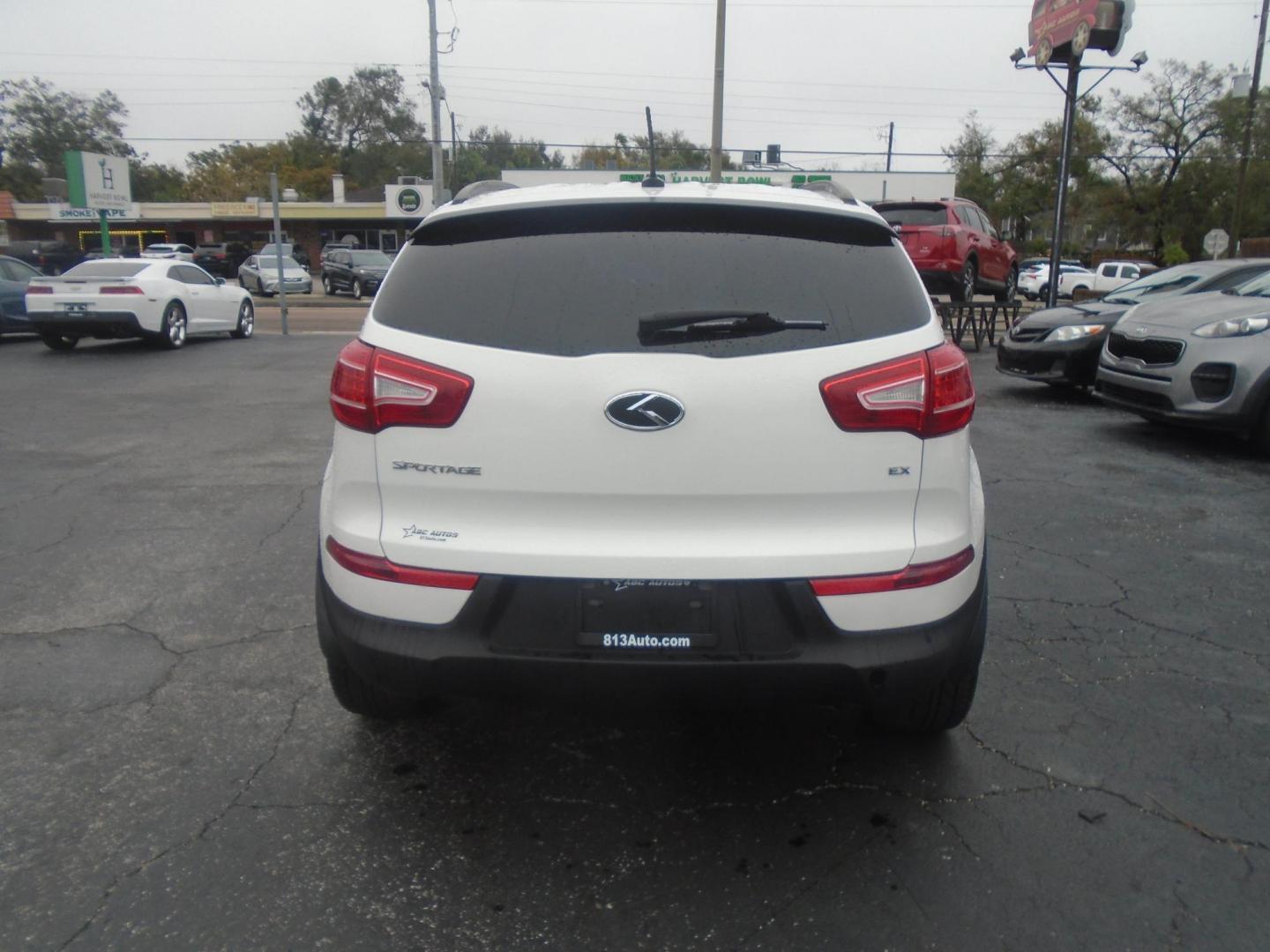 2012 Kia Sportage EX FWD (KNDPC3A26C7) with an 2.4L V6 DOHC 24V engine, 6-Speed Automatic transmission, located at 6112 N Florida Avenue, Tampa, FL, 33604, (888) 521-5131, 27.954929, -82.459534 - Photo#4