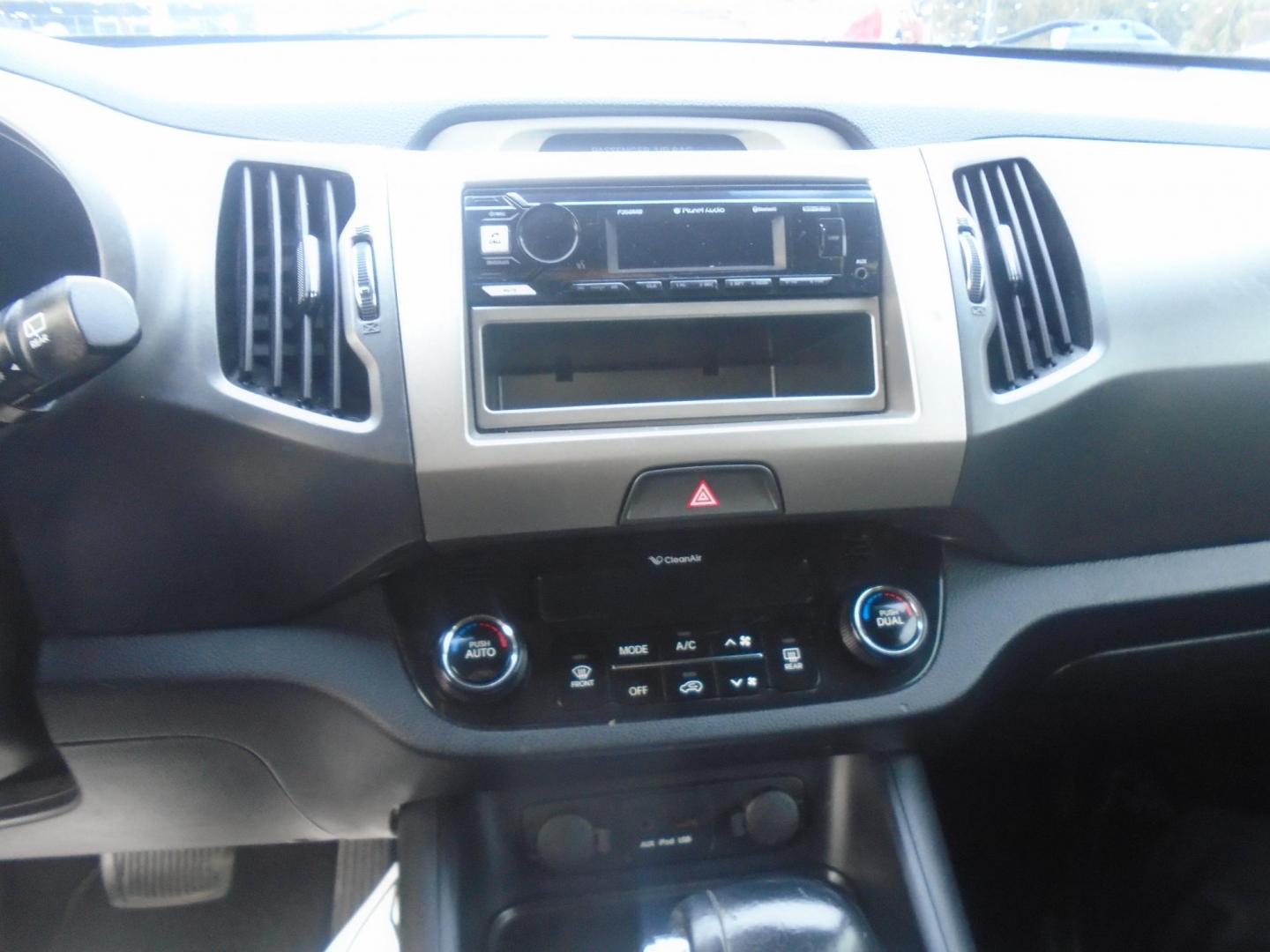 2012 Kia Sportage EX FWD (KNDPC3A26C7) with an 2.4L V6 DOHC 24V engine, 6-Speed Automatic transmission, located at 6112 N Florida Avenue, Tampa, FL, 33604, (888) 521-5131, 27.954929, -82.459534 - Photo#12