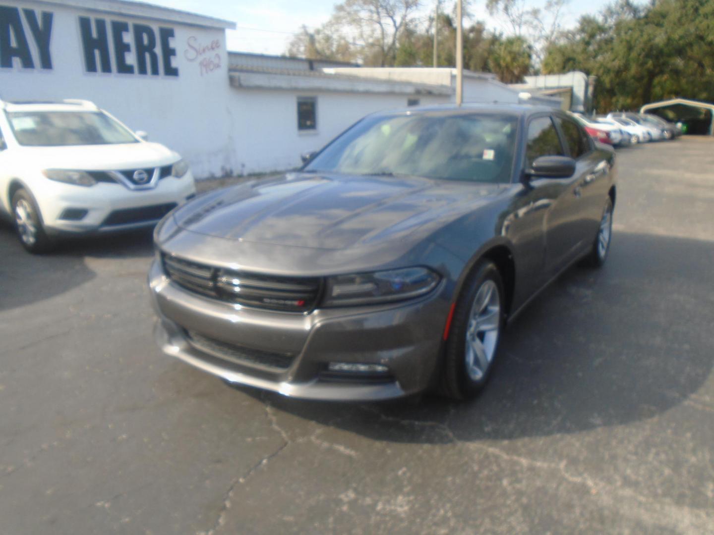 2018 Dodge Charger SXT (2C3CDXHG5JH) with an 3.6L V6 DOHC 24V engine, 8A transmission, located at 6112 N Florida Avenue, Tampa, FL, 33604, (888) 521-5131, 27.954929, -82.459534 - Photo#2