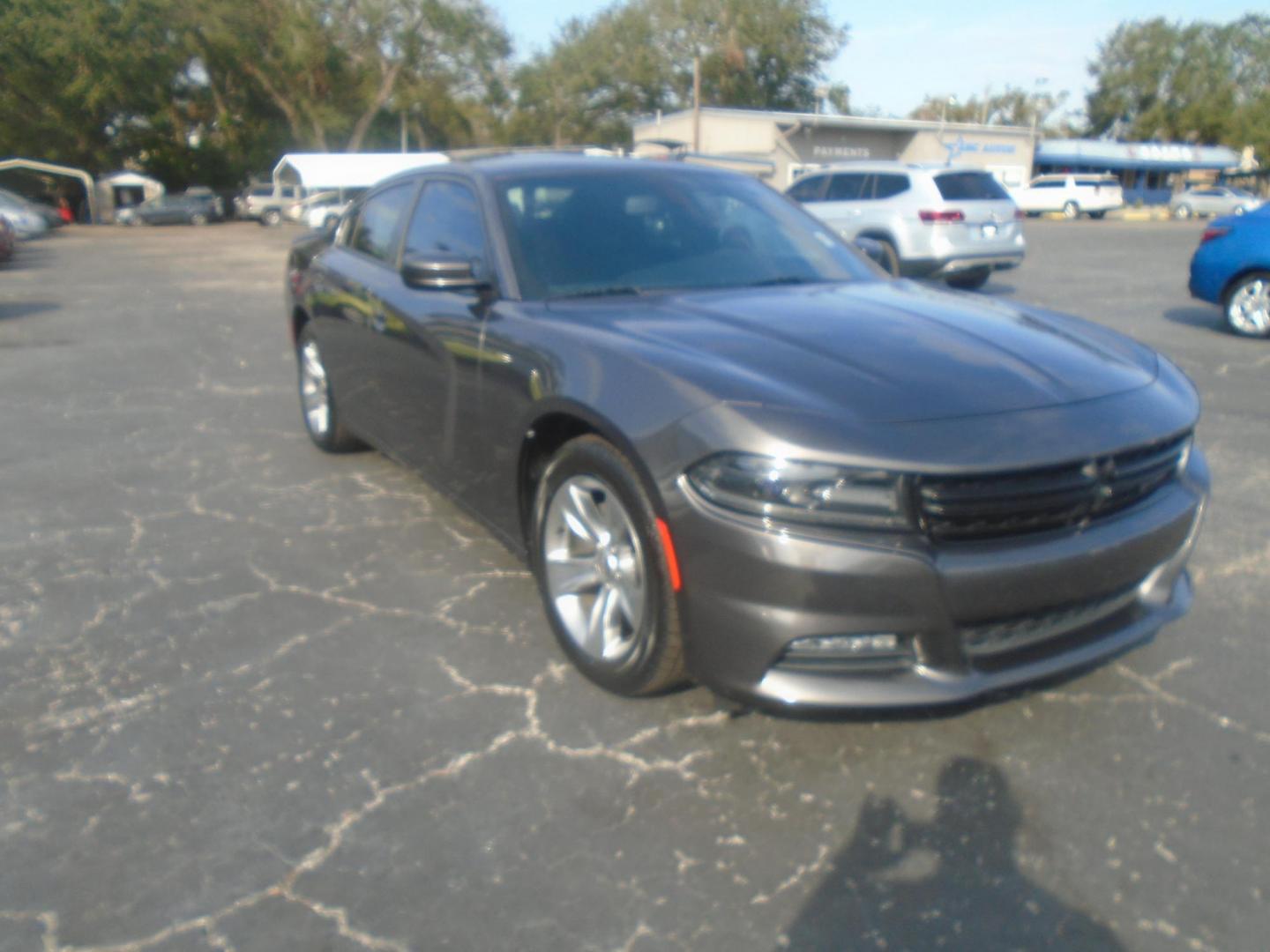 2018 Dodge Charger SXT (2C3CDXHG5JH) with an 3.6L V6 DOHC 24V engine, 8A transmission, located at 6112 N Florida Avenue, Tampa, FL, 33604, (888) 521-5131, 27.954929, -82.459534 - Photo#3