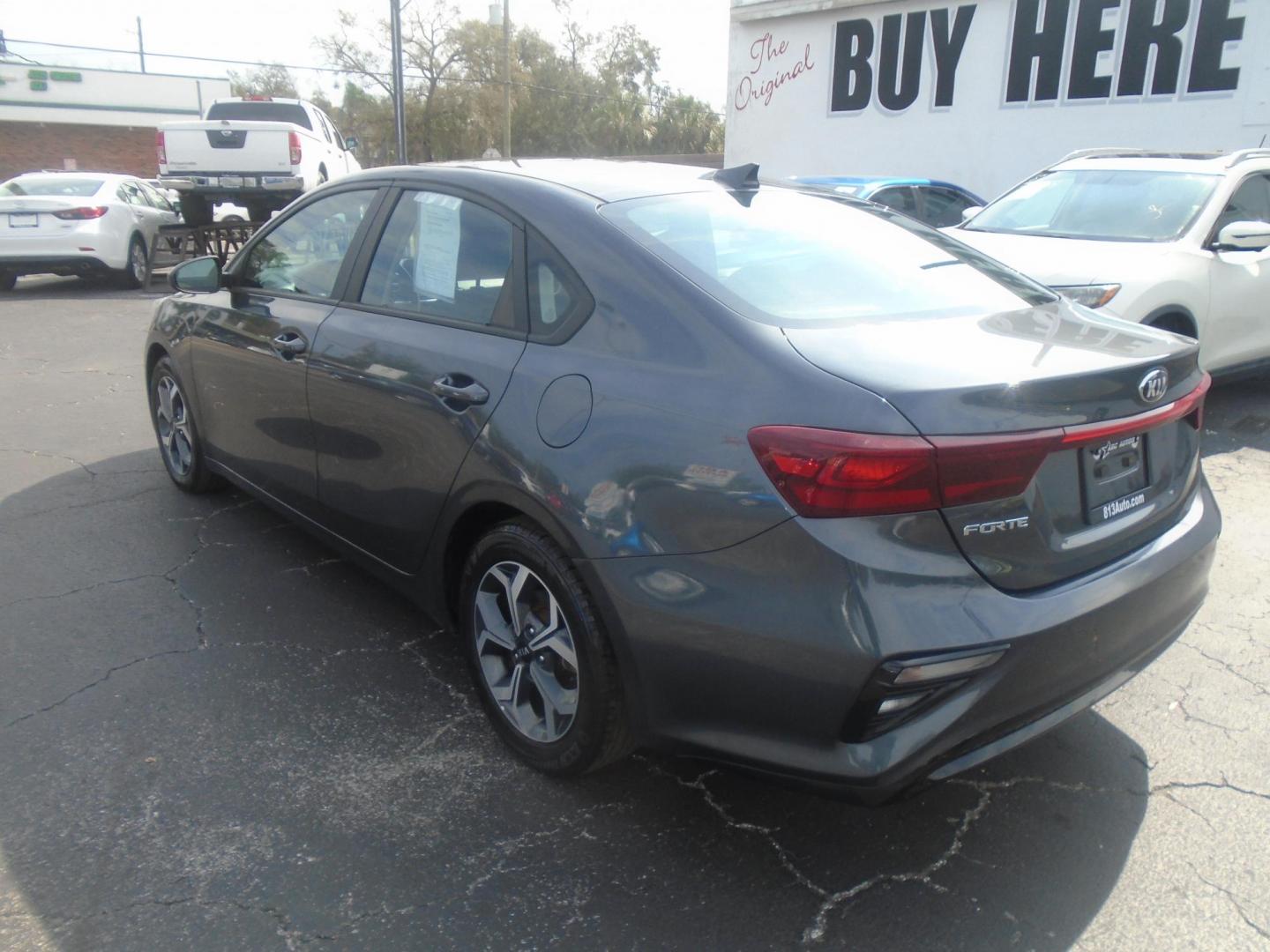 2021 Kia Forte FE (3KPF24AD8ME) with an 2.0L L4 DOHC 16V engine, CVT transmission, located at 6112 N Florida Avenue, Tampa, FL, 33604, (888) 521-5131, 27.954929, -82.459534 - Photo#4