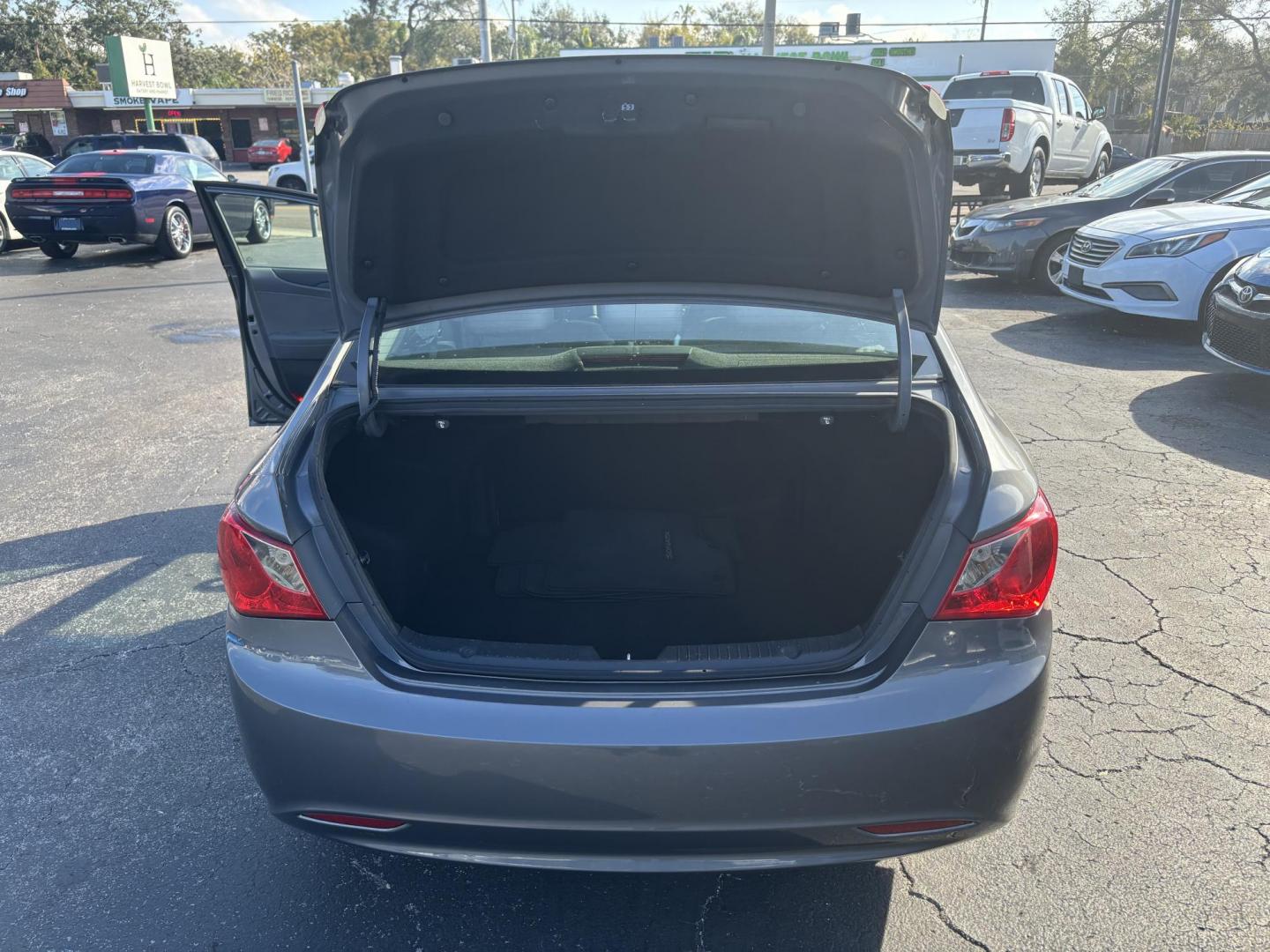 2013 Hyundai Sonata GLS (5NPEB4AC8DH) with an 2.4L L4 DOHC 16V engine, 6-Speed Automatic transmission, located at 6112 N Florida Avenue, Tampa, FL, 33604, (888) 521-5131, 27.954929, -82.459534 - Photo#6