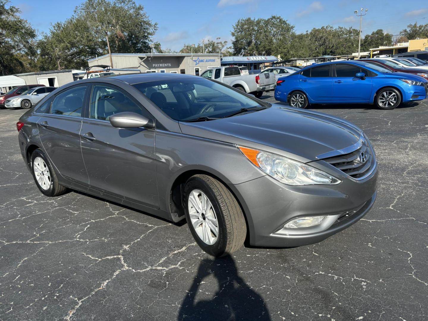 2013 Hyundai Sonata GLS (5NPEB4AC8DH) with an 2.4L L4 DOHC 16V engine, 6-Speed Automatic transmission, located at 6112 N Florida Avenue, Tampa, FL, 33604, (888) 521-5131, 27.954929, -82.459534 - Photo#3