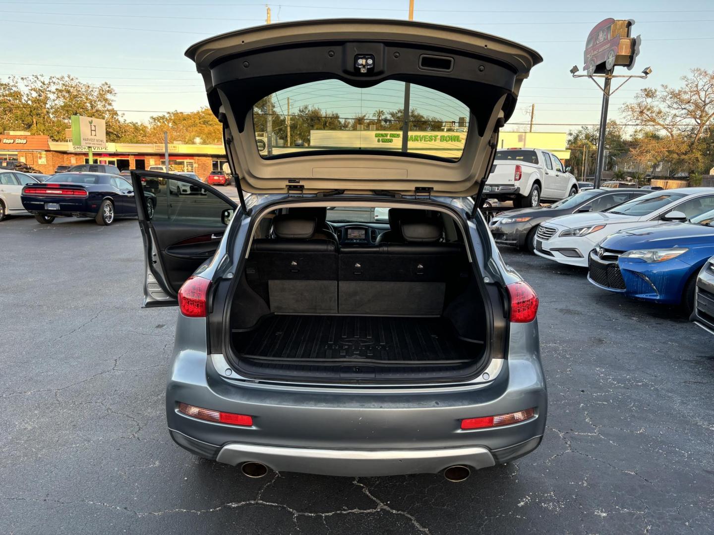 2017 Infiniti QX50 Base AWD (JN1BJ0RR1HM) with an 3.7L V6 DOHC 24V engine, 7A transmission, located at 6112 N Florida Avenue, Tampa, FL, 33604, (888) 521-5131, 27.954929, -82.459534 - Photo#5