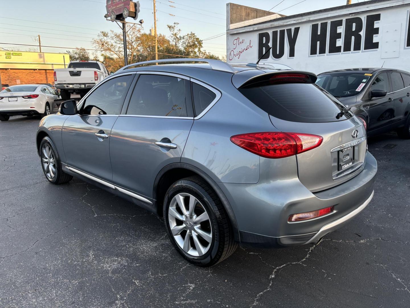 2017 Infiniti QX50 Base AWD (JN1BJ0RR1HM) with an 3.7L V6 DOHC 24V engine, 7A transmission, located at 6112 N Florida Avenue, Tampa, FL, 33604, (888) 521-5131, 27.954929, -82.459534 - Photo#4