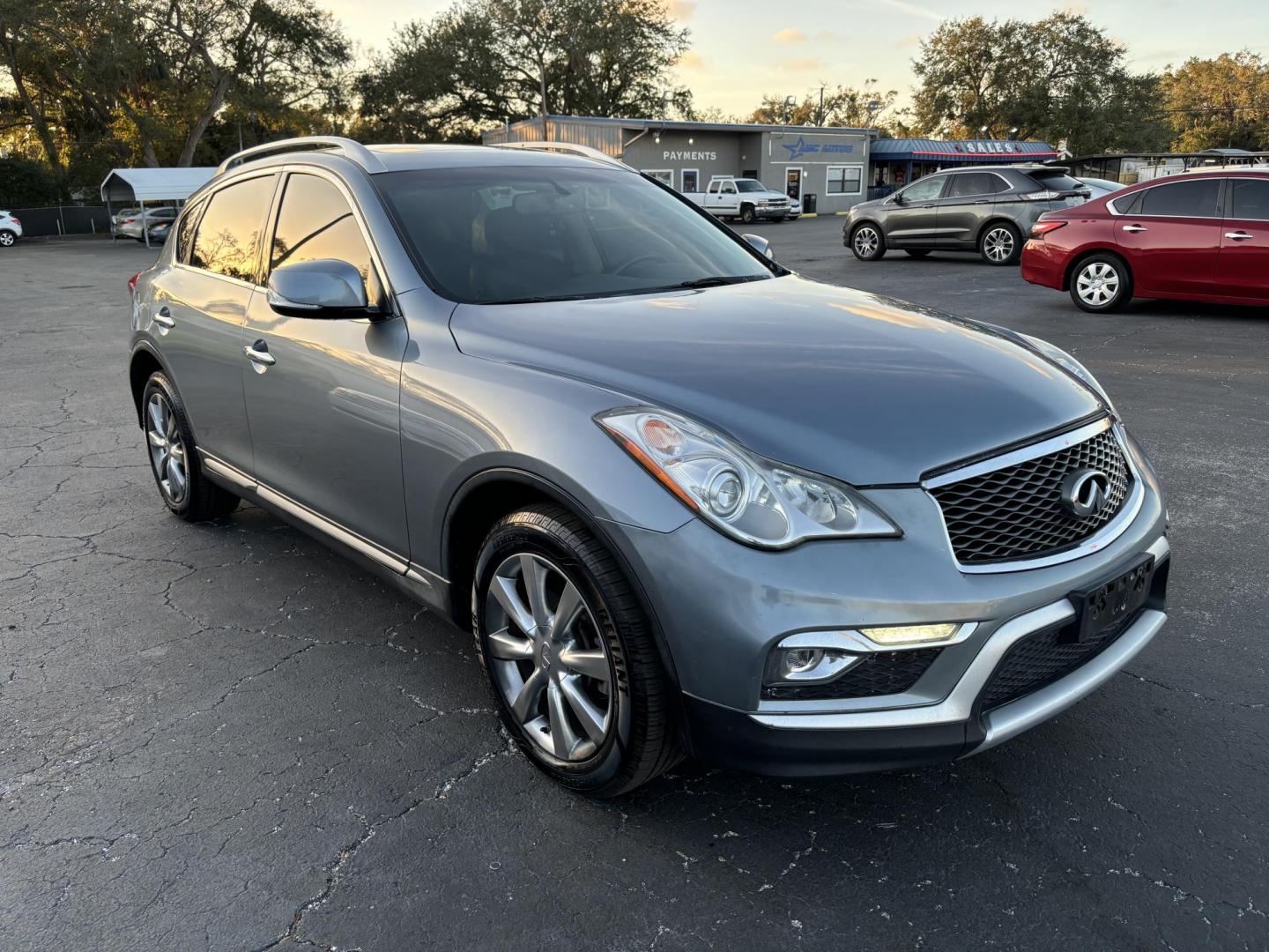 2017 Infiniti QX50 Base AWD (JN1BJ0RR1HM) with an 3.7L V6 DOHC 24V engine, 7A transmission, located at 6112 N Florida Avenue, Tampa, FL, 33604, (888) 521-5131, 27.954929, -82.459534 - Photo#3