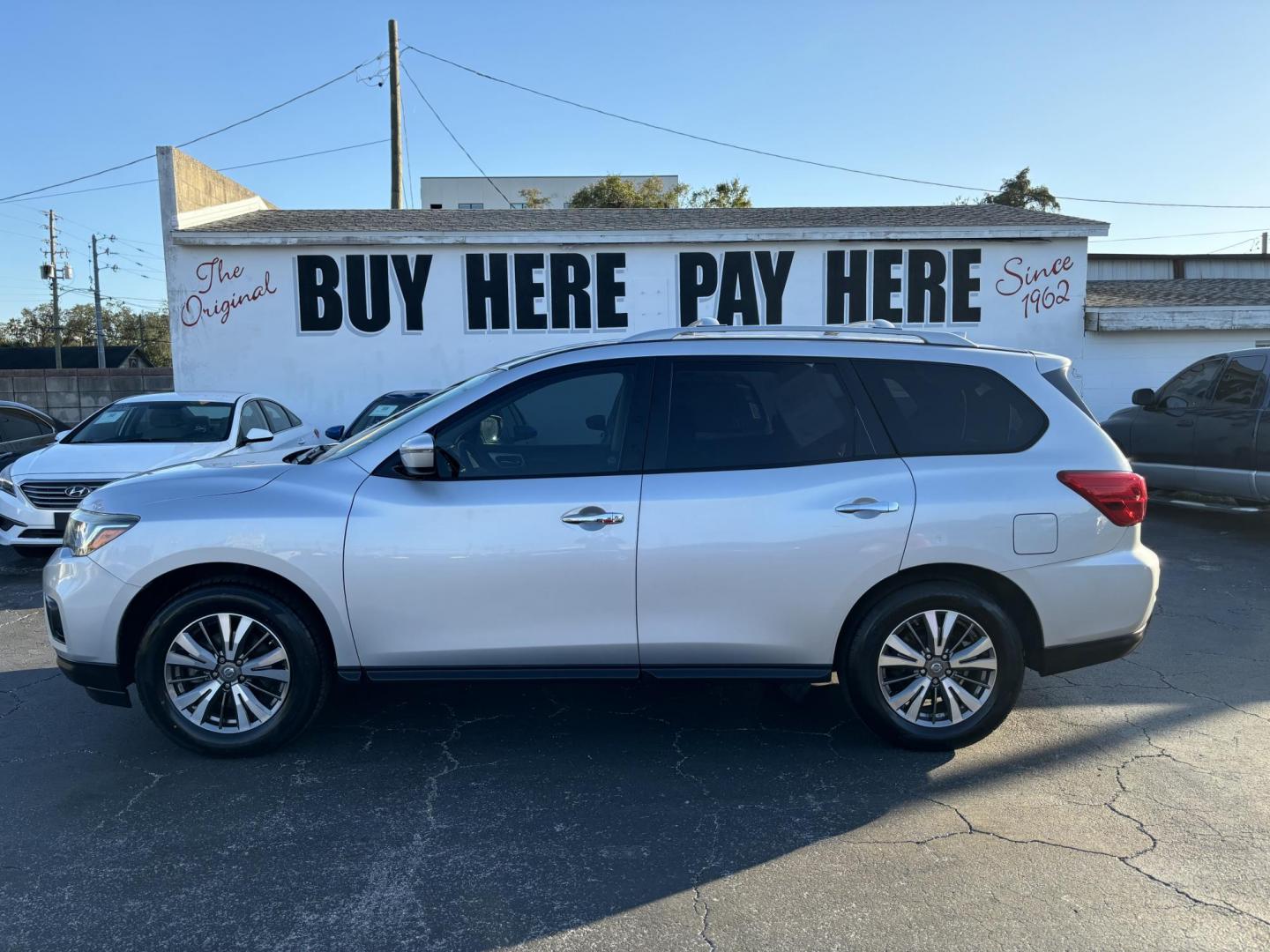 2019 Nissan Pathfinder Platinum 2WD (5N1DR2MN4KC) with an 3.5L V6 DOHC 24V engine, CVT transmission, located at 6112 N Florida Avenue, Tampa, FL, 33604, (888) 521-5131, 27.954929, -82.459534 - Photo#0