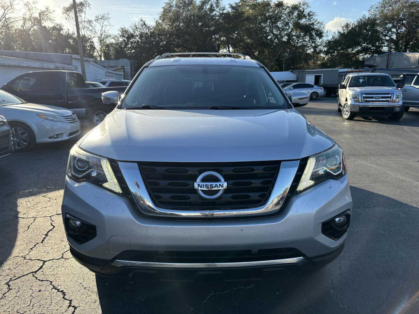 2019 Nissan Pathfinder Platinum 2WD (5N1DR2MN4KC) with an 3.5L V6 DOHC 24V engine, CVT transmission, located at 6112 N Florida Avenue, Tampa, FL, 33604, (888) 521-5131, 27.954929, -82.459534 - Photo#1