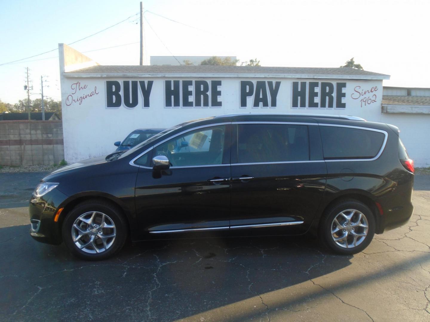 2018 Chrysler Pacifica Limited (2C4RC1GG6JR) with an 3.6L V6 DOHC 24V engine, 9A transmission, located at 6112 N Florida Avenue, Tampa, FL, 33604, (888) 521-5131, 27.954929, -82.459534 - Photo#0