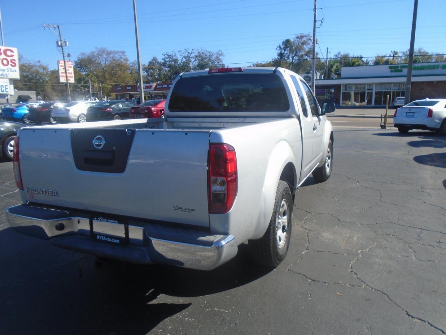 2016 Nissan Frontier SV King Cab I4 5MT 2WD (1N6BD0CT8GN) with an 2.5L L4 DOHC 16V engine, 5M transmission, located at 6112 N Florida Avenue, Tampa, FL, 33604, (888) 521-5131, 27.954929, -82.459534 - Photo#5