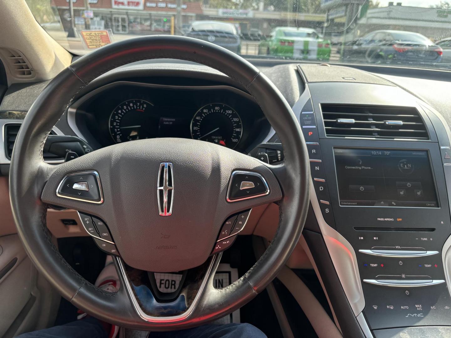 2016 Lincoln MKZ FWD (3LN6L2G99GR) with an 2.0L L4 DOHC 16V engine, 6A transmission, located at 6112 N Florida Avenue, Tampa, FL, 33604, (888) 521-5131, 27.954929, -82.459534 - Photo#11