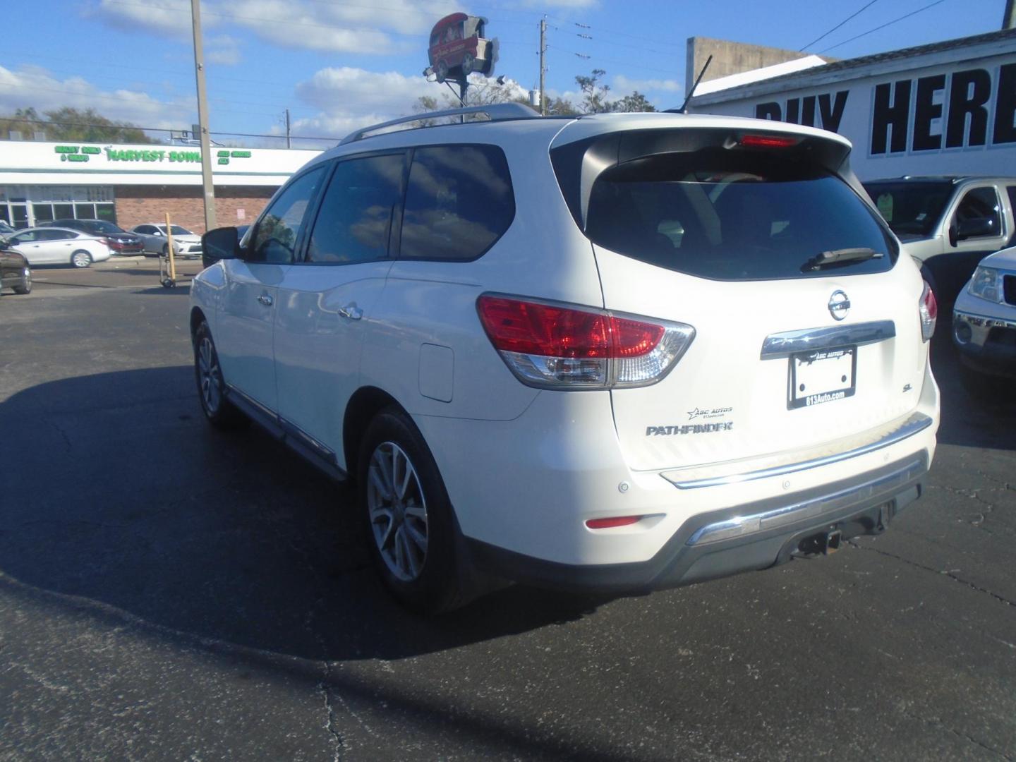 2016 Nissan Pathfinder S 2WD (5N1AR2MNXGC) with an 3.5L V6 DOHC 24V engine, CVT transmission, located at 6112 N Florida Avenue, Tampa, FL, 33604, (888) 521-5131, 27.954929, -82.459534 - Photo#5