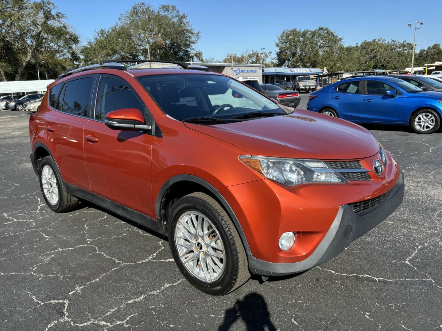 2015 Toyota RAV4 XLE FWD (JTMWFREV6FJ) with an 2.5L L4 DOHC 16V engine, 6-Speed Automatic transmission, located at 6112 N Florida Avenue, Tampa, FL, 33604, (888) 521-5131, 27.954929, -82.459534 - Photo#3