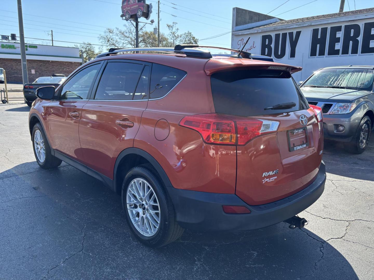 2015 Toyota RAV4 XLE FWD (JTMWFREV6FJ) with an 2.5L L4 DOHC 16V engine, 6-Speed Automatic transmission, located at 6112 N Florida Avenue, Tampa, FL, 33604, (888) 521-5131, 27.954929, -82.459534 - Photo#4