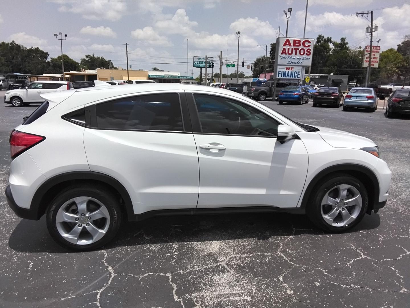 2016 White /Beige Honda HR-V EX 2WD CVT (3CZRU5H53GM) with an 1.8L L4 DOHC 16V engine, Continuously Variable Transmission transmission, located at 6112 N Florida Avenue, Tampa, FL, 33604, (888) 521-5131, 27.954929, -82.459534 - $499 down plus tax & tag.- Photo#9