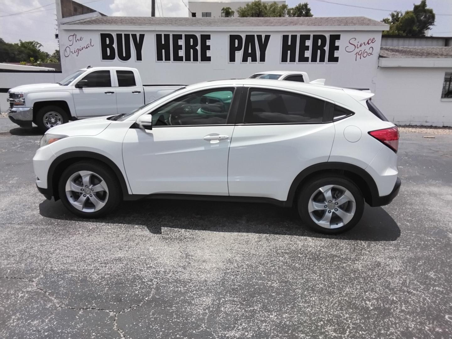 2016 White /Beige Honda HR-V EX 2WD CVT (3CZRU5H53GM) with an 1.8L L4 DOHC 16V engine, Continuously Variable Transmission transmission, located at 6112 N Florida Avenue, Tampa, FL, 33604, (888) 521-5131, 27.954929, -82.459534 - $499 down plus tax & tag.- Photo#0