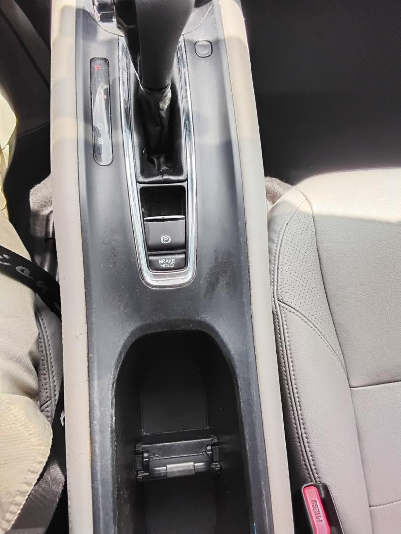 2016 White /Beige Honda HR-V EX 2WD CVT (3CZRU5H53GM) with an 1.8L L4 DOHC 16V engine, Continuously Variable Transmission transmission, located at 6112 N Florida Avenue, Tampa, FL, 33604, (888) 521-5131, 27.954929, -82.459534 - $499 down plus tax & tag.- Photo#21