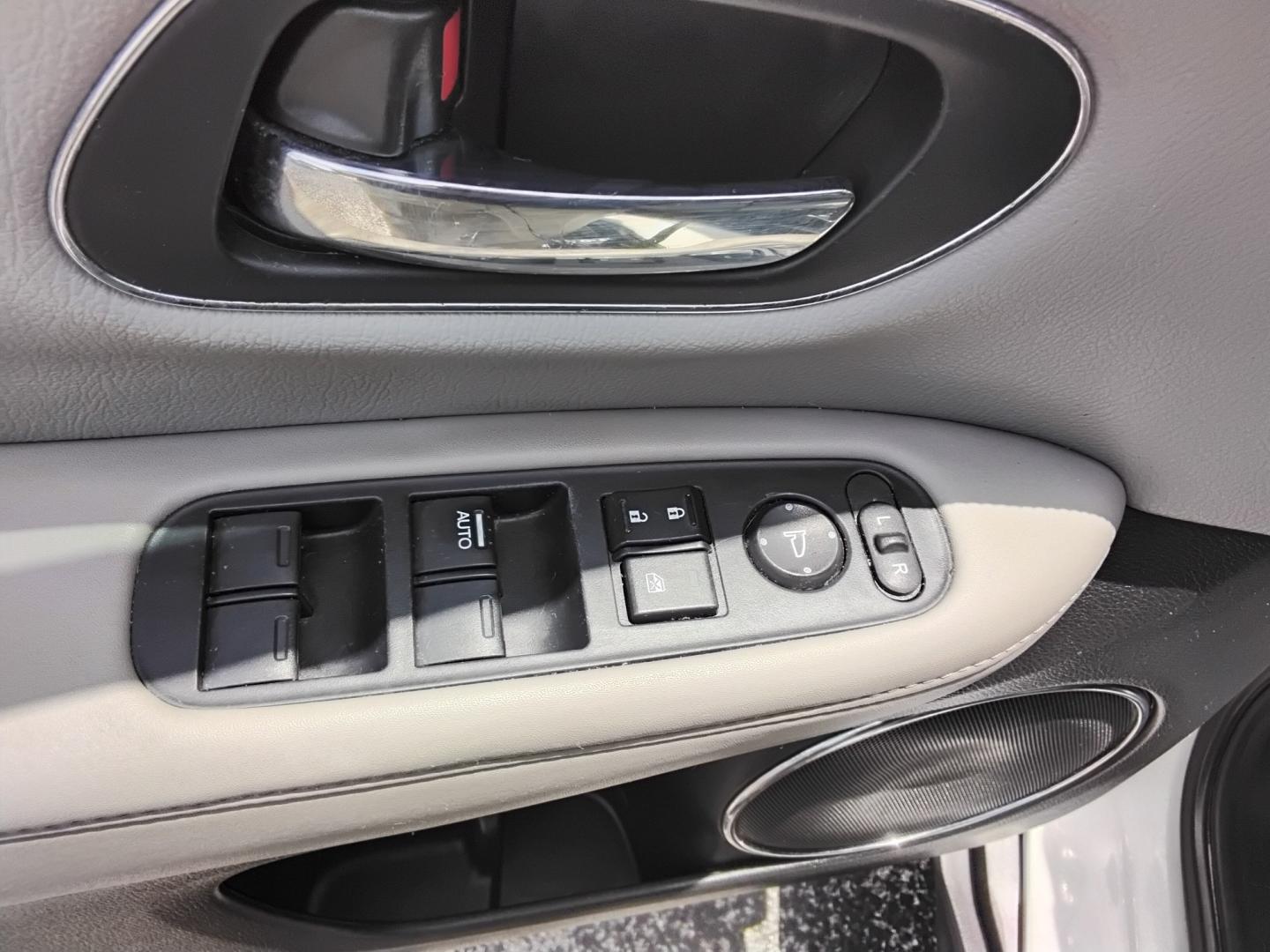 2016 White /Beige Honda HR-V EX 2WD CVT (3CZRU5H53GM) with an 1.8L L4 DOHC 16V engine, Continuously Variable Transmission transmission, located at 6112 N Florida Avenue, Tampa, FL, 33604, (888) 521-5131, 27.954929, -82.459534 - $499 down plus tax & tag.- Photo#22