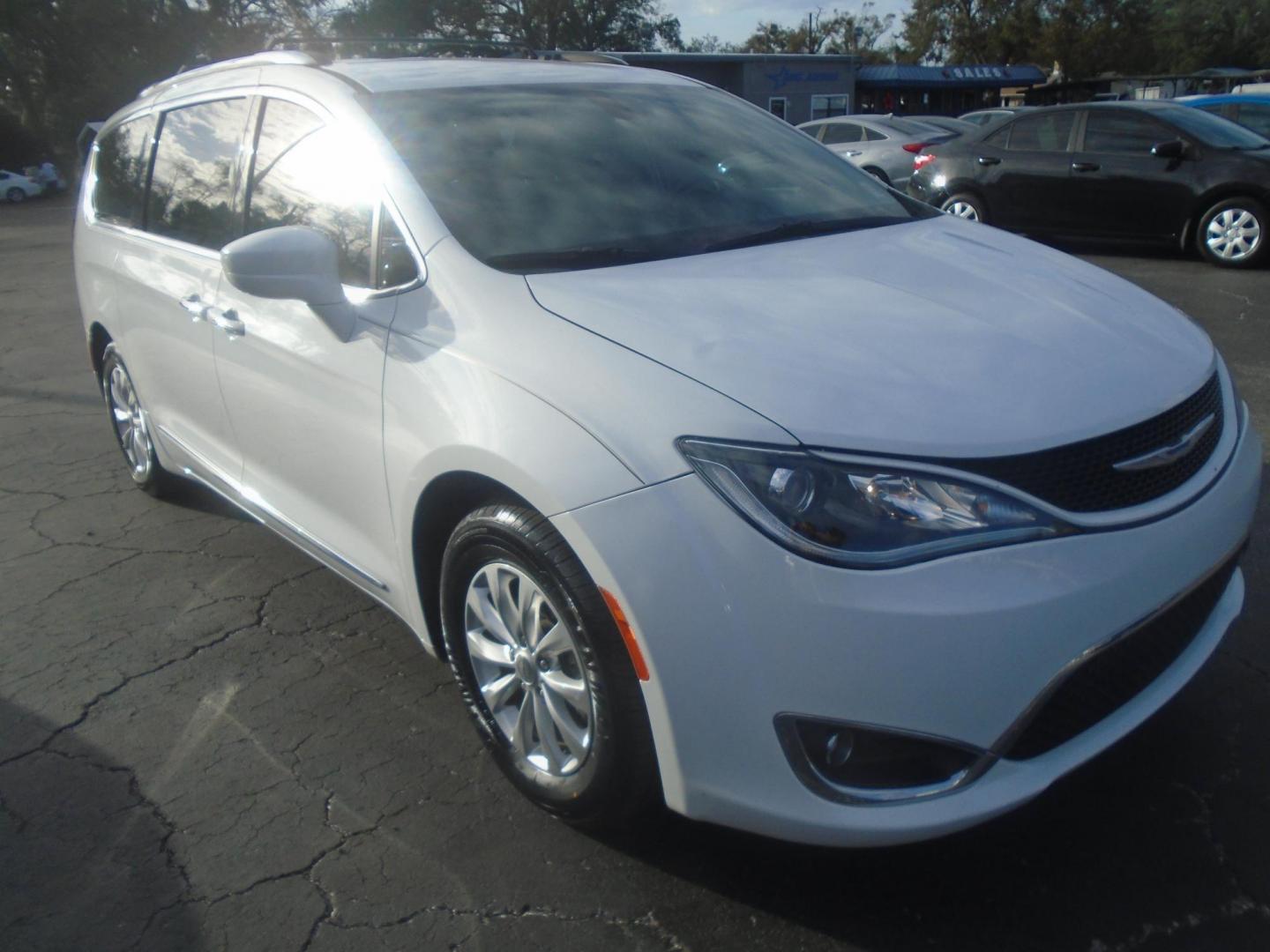 2018 Chrysler Pacifica Touring-L (2C4RC1BGXJR) with an 3.6L V6 DOHC 24V engine, 9A transmission, located at 6112 N Florida Avenue, Tampa, FL, 33604, (888) 521-5131, 27.954929, -82.459534 - Photo#1