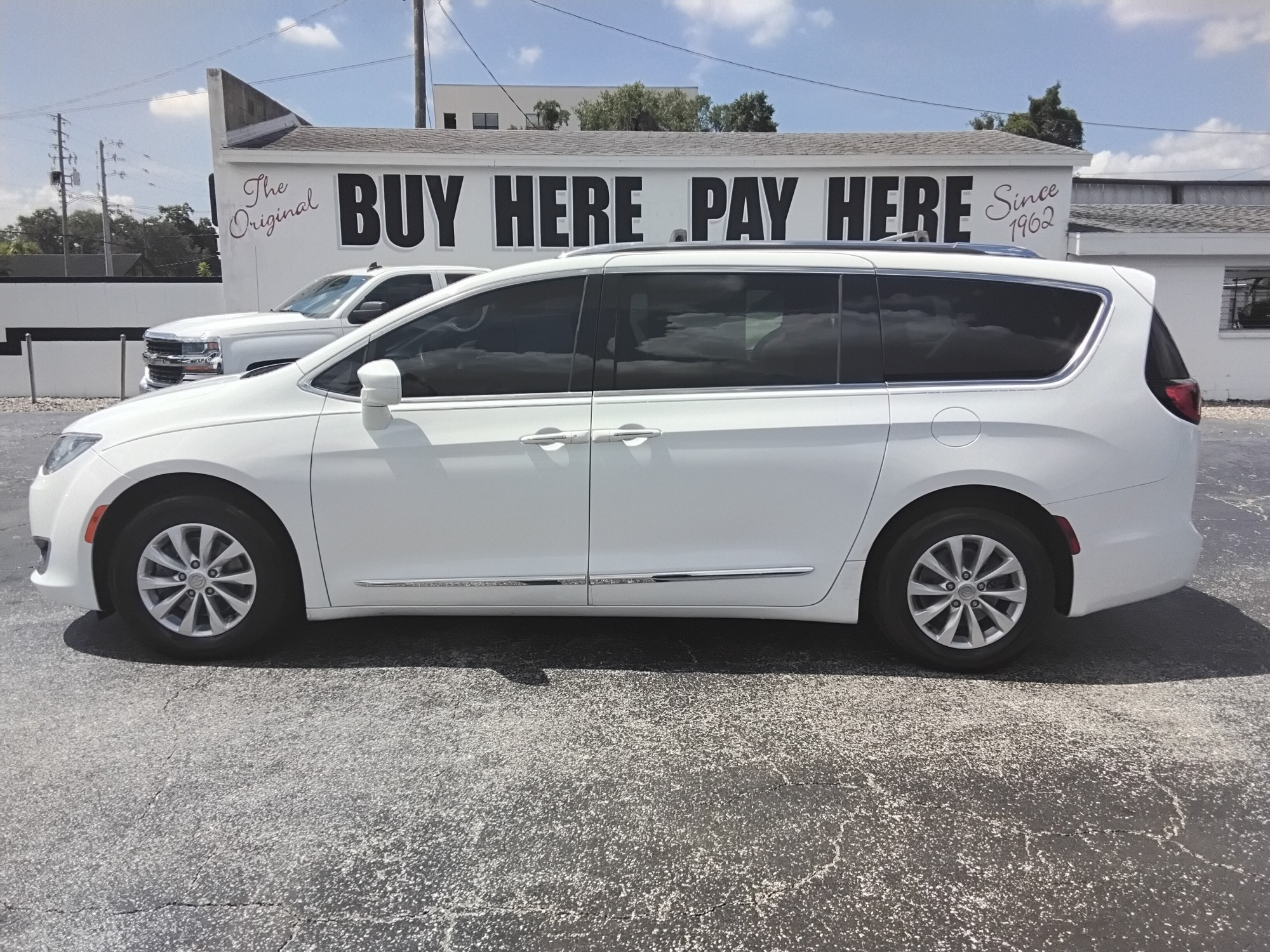 photo of 2018 Chrysler Pacifica Touring-L