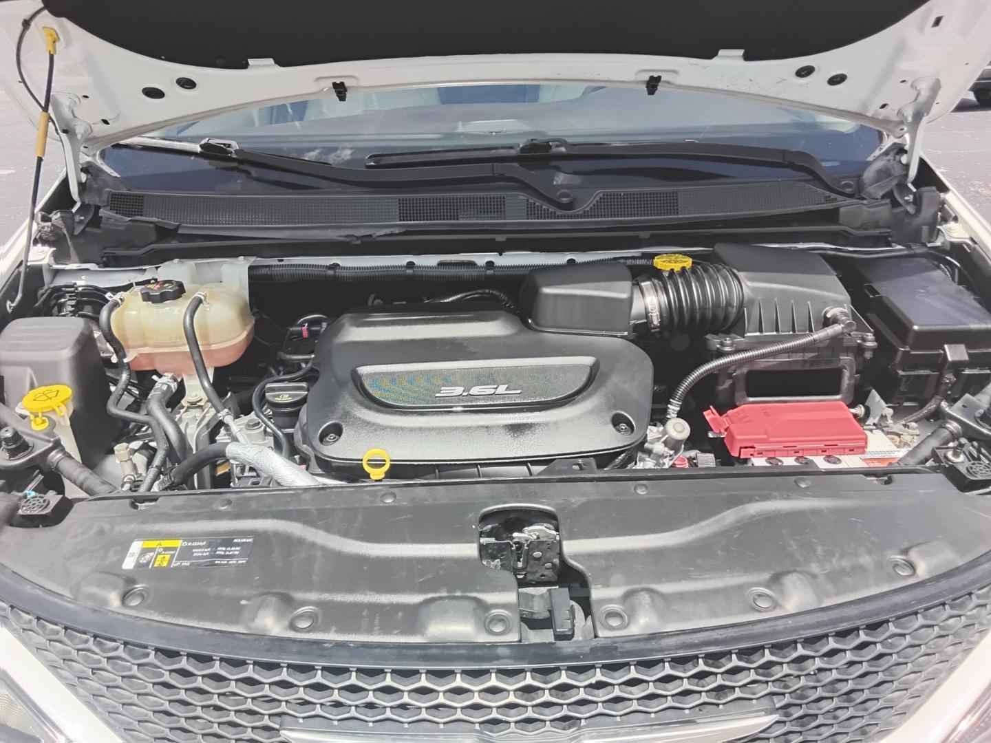 2018 White /Beige Chrysler Pacifica Touring-L (2C4RC1BGXJR) with an 3.6L V6 DOHC 24V engine, 9A transmission, located at 6112 N Florida Avenue, Tampa, FL, 33604, (888) 521-5131, 27.954929, -82.459534 - $499 down plus tax & tag.- Photo#9