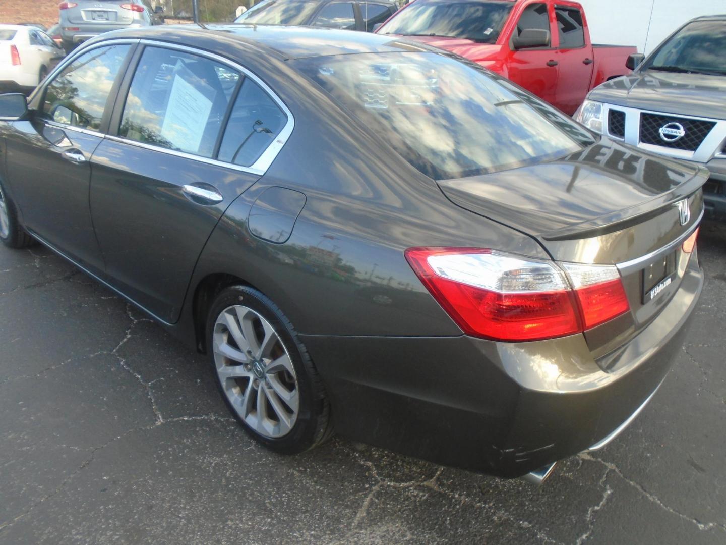 2013 Honda Accord Sport Sedan CVT (1HGCR2F56DA) with an 2.4L L4 DOHC 16V engine, Continuously Variable Transmission transmission, located at 6112 N Florida Avenue, Tampa, FL, 33604, (888) 521-5131, 27.954929, -82.459534 - Photo#4