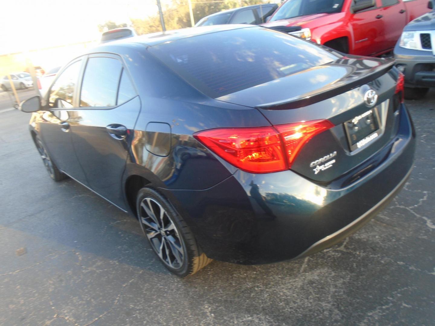 2018 Toyota Corolla SE 6M (5YFBURHE7JP) with an 1.8L L4 DOHC 16V engine, 6M transmission, located at 6112 N Florida Avenue, Tampa, FL, 33604, (888) 521-5131, 27.954929, -82.459534 - Photo#4