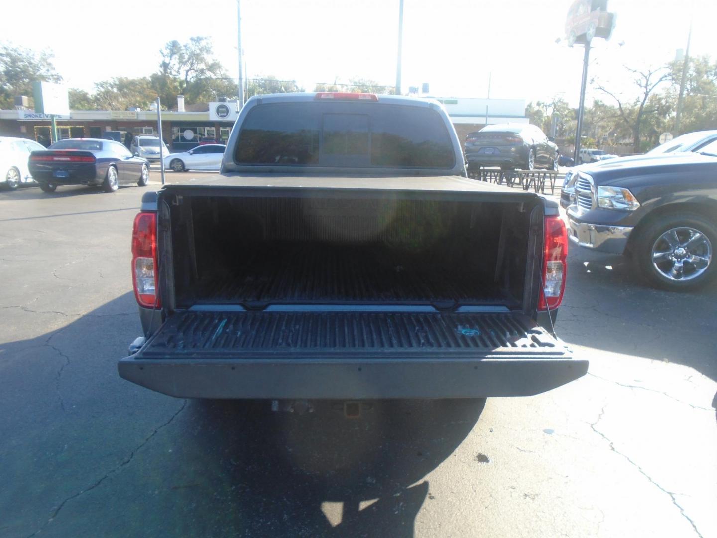 2016 Nissan Frontier S Crew Cab 5AT 2WD (1N6AD0ER0GN) with an 4.0L V6 DOHC 24V engine, 5A transmission, located at 6112 N Florida Avenue, Tampa, FL, 33604, (888) 521-5131, 27.954929, -82.459534 - Photo#7