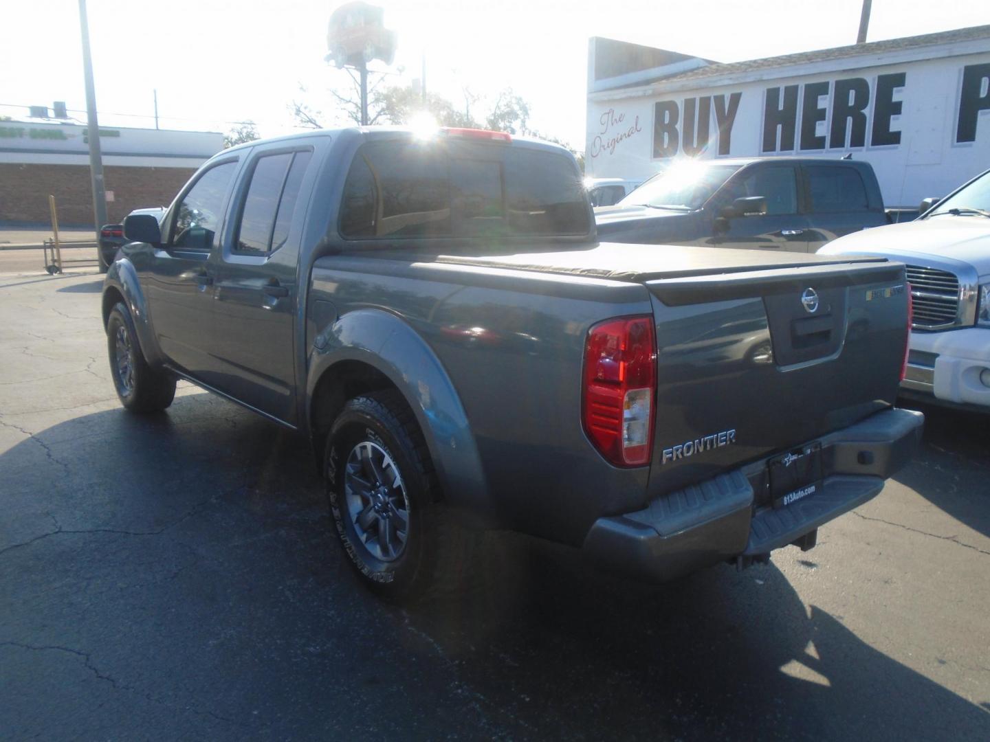 2016 Nissan Frontier S Crew Cab 5AT 2WD (1N6AD0ER0GN) with an 4.0L V6 DOHC 24V engine, 5A transmission, located at 6112 N Florida Avenue, Tampa, FL, 33604, (888) 521-5131, 27.954929, -82.459534 - Photo#5