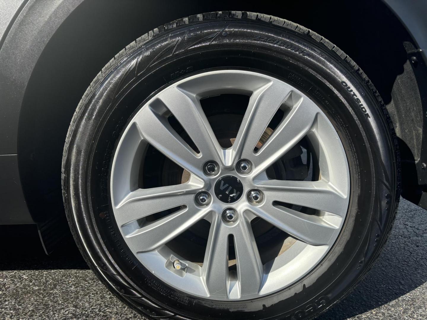 2017 Kia Sportage LX FWD (KNDPM3AC7H7) with an 2.4L V6 DOHC 24V engine, 6A transmission, located at 6112 N Florida Avenue, Tampa, FL, 33604, (888) 521-5131, 27.954929, -82.459534 - Photo#4