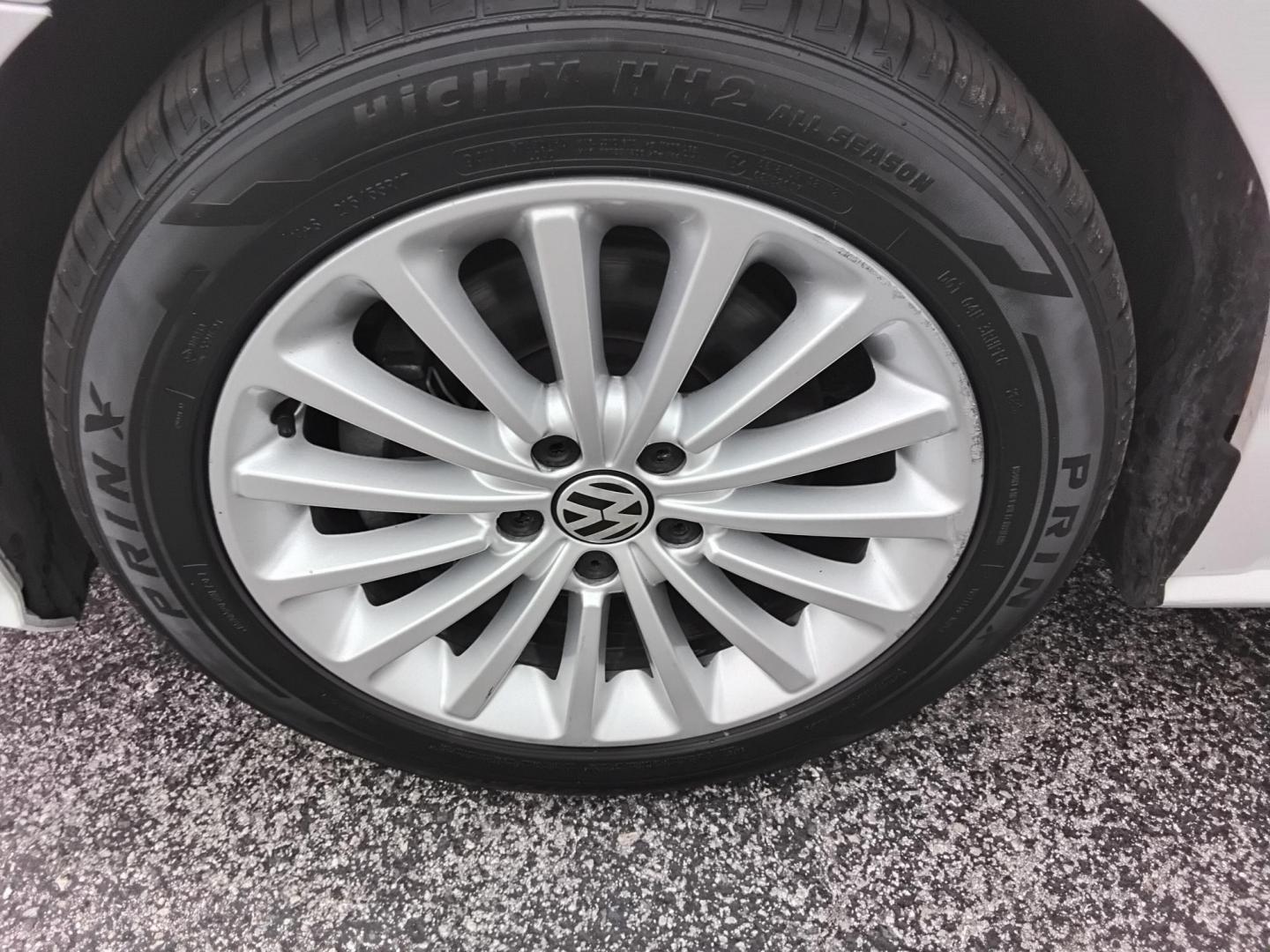 2017 White /Black Volkswagen Passat SE 6A (1VWBT7A34HC) with an 1.8L L4 TURBO DIESEL engine, 6A transmission, located at 6112 N Florida Avenue, Tampa, FL, 33604, (888) 521-5131, 27.954929, -82.459534 - $499 down plus tax & tag.- Photo#23