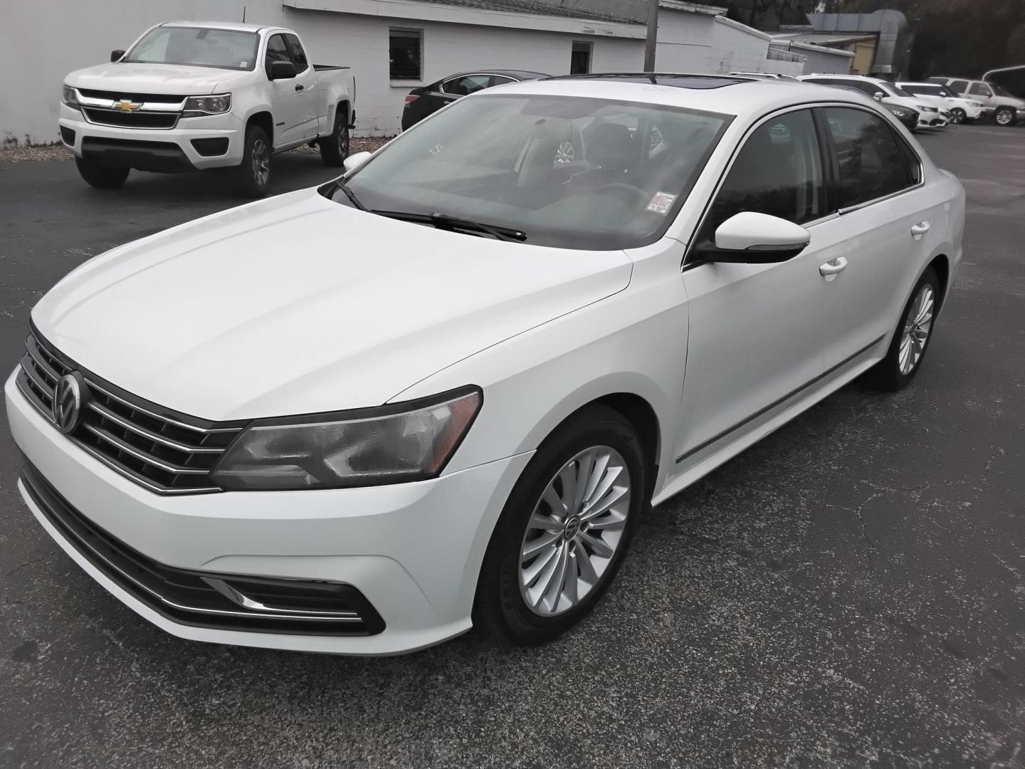 2017 White /Black Volkswagen Passat SE 6A (1VWBT7A34HC) with an 1.8L L4 TURBO DIESEL engine, 6A transmission, located at 6112 N Florida Avenue, Tampa, FL, 33604, (888) 521-5131, 27.954929, -82.459534 - $499 down plus tax & tag.- Photo#3