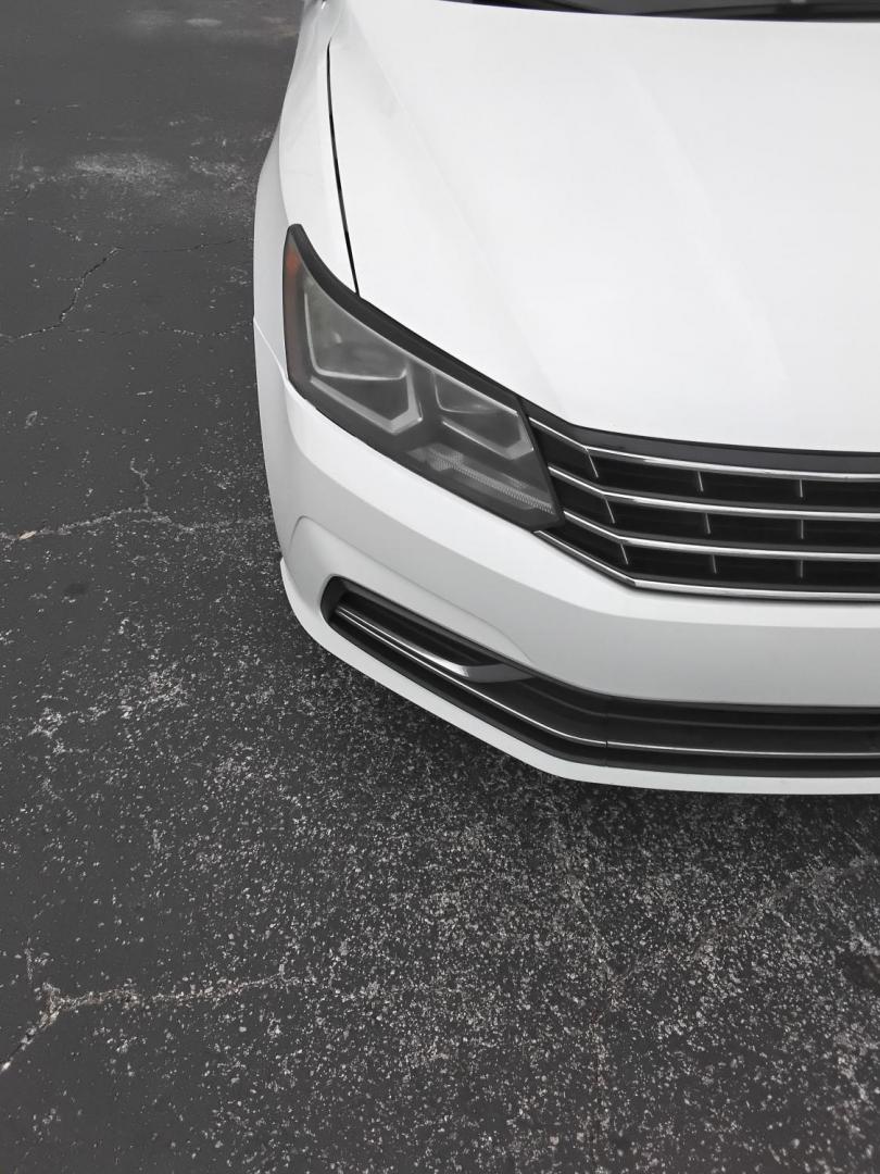 2017 White /Black Volkswagen Passat SE 6A (1VWBT7A34HC) with an 1.8L L4 TURBO DIESEL engine, 6A transmission, located at 6112 N Florida Avenue, Tampa, FL, 33604, (888) 521-5131, 27.954929, -82.459534 - $499 down plus tax & tag.- Photo#6
