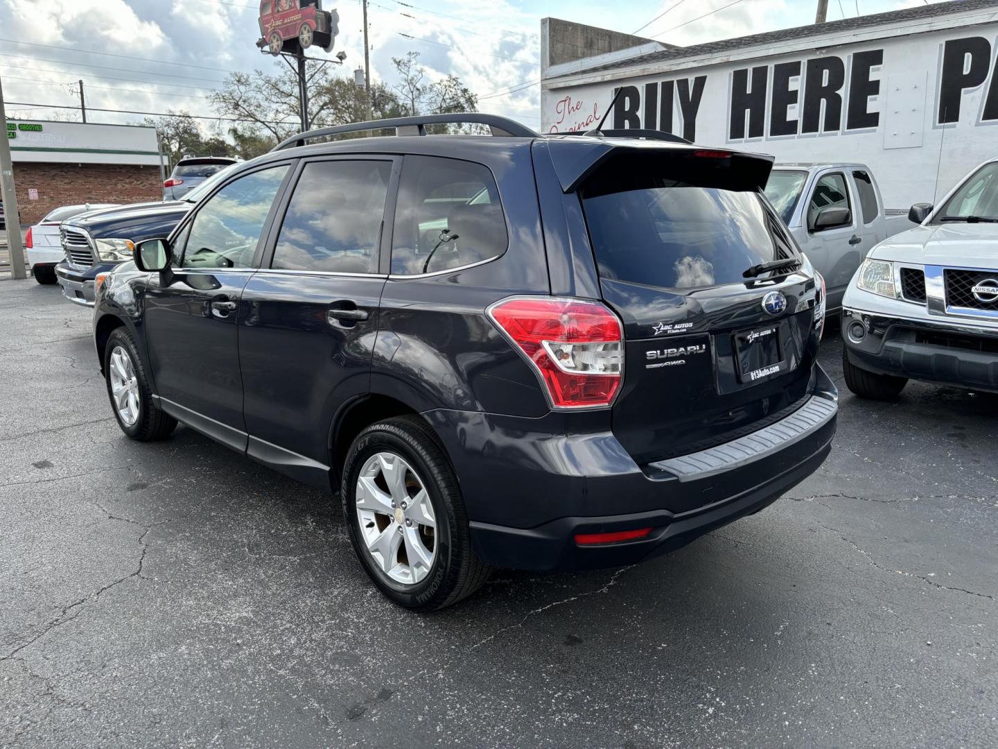 2015 Subaru Forester 2.5i Limited (JF2SJAHC5FH) with an 2.5L H4 SOHC 16V engine, 6-Speed Automatic transmission, located at 6112 N Florida Avenue, Tampa, FL, 33604, (888) 521-5131, 27.954929, -82.459534 - Photo#4