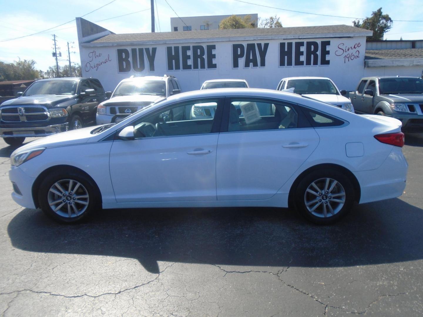 2016 Hyundai Sonata SE's photo