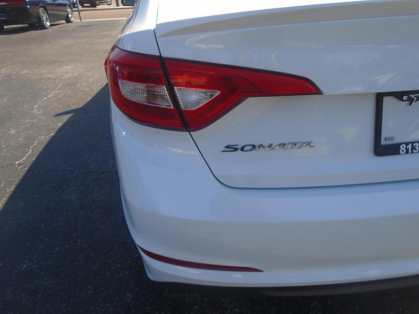 2016 White /Beige Hyundai Sonata SE (5NPE24AF1GH) with an 2.4L L4 DOHC 16V engine, 7A transmission, located at 6112 N Florida Avenue, Tampa, FL, 33604, (888) 521-5131, 27.954929, -82.459534 - 499$ down plus tax & tag. - Photo#8