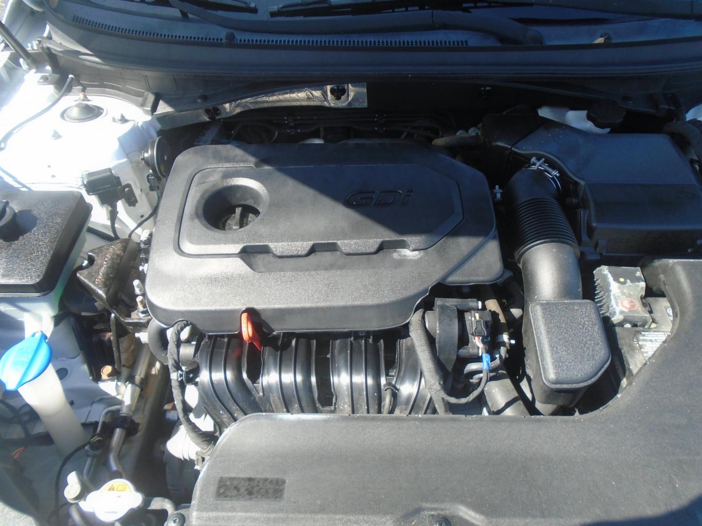 2016 White /Beige Hyundai Sonata SE (5NPE24AF1GH) with an 2.4L L4 DOHC 16V engine, 7A transmission, located at 6112 N Florida Avenue, Tampa, FL, 33604, (888) 521-5131, 27.954929, -82.459534 - 499$ down plus tax & tag. - Photo#22