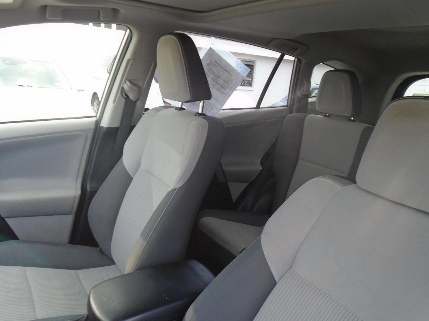 2013 SILVER /Grey Toyota RAV4 XLE FWD (JTMWFREV5D5) with an 2.5L L4 DOHC 16V engine, 6-Speed Automatic transmission, located at 6112 N Florida Avenue, Tampa, FL, 33604, (888) 521-5131, 27.954929, -82.459534 - 499$ DOWN PLUS TAX & TAG. - Photo#31