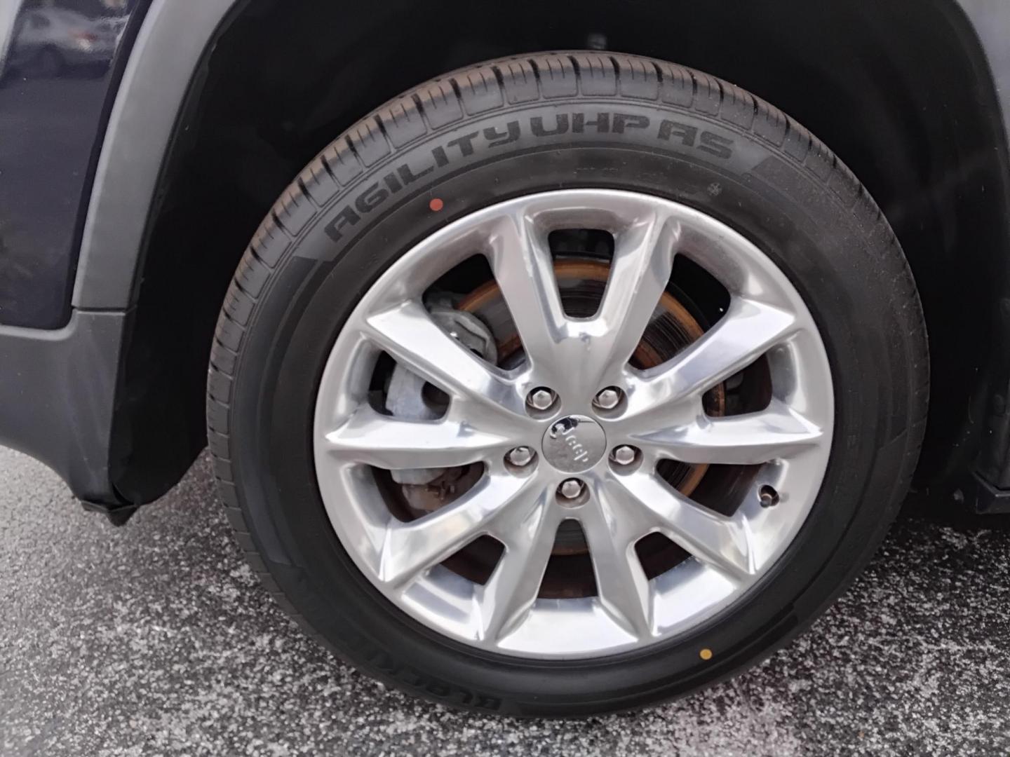 2015 DK BLUE /Black Jeep Cherokee Limited FWD (1C4PJLDS9FW) with an 3.2L V6 DOHC 24V engine, 9-Speed Automatic transmission, located at 6112 N Florida Avenue, Tampa, FL, 33604, (888) 521-5131, 27.954929, -82.459534 - $499 DOWN PLUS TAX & TAG. - Photo#13